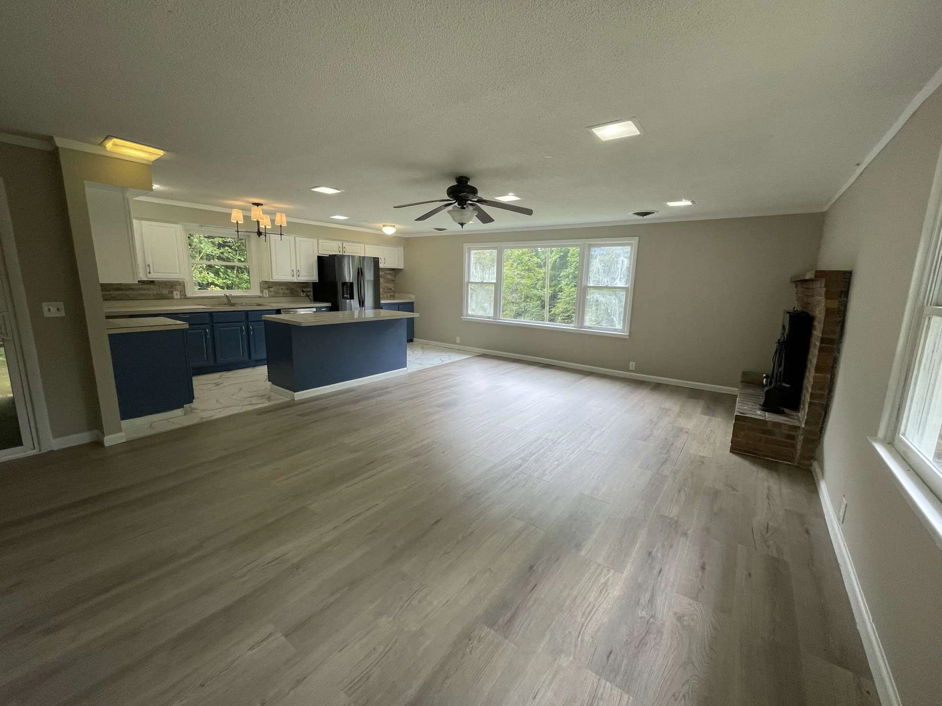 Image number 5 for the current listing
