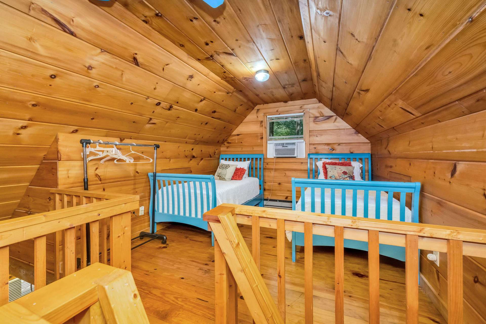Image number 2 for the current listing