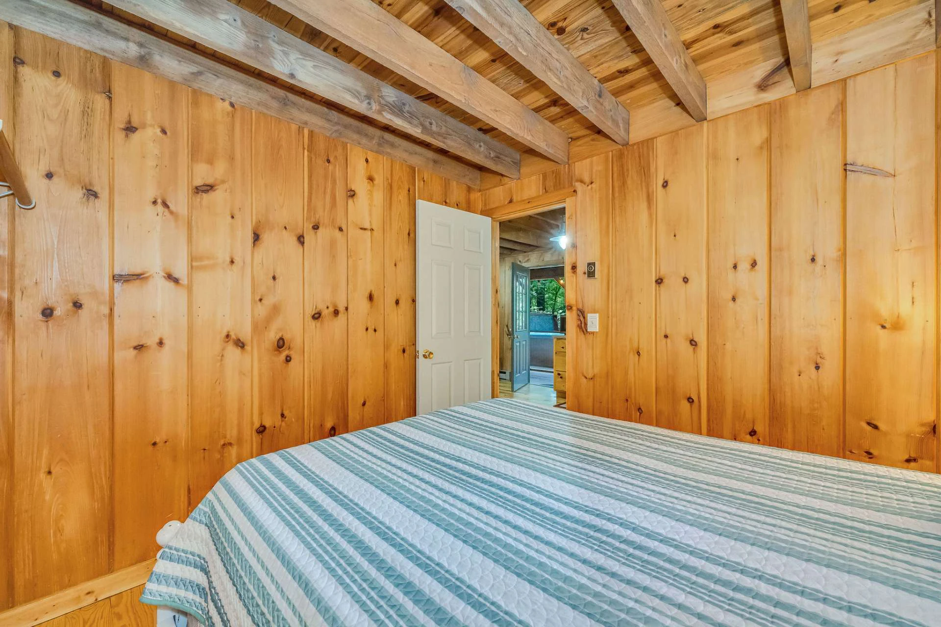 Image number 3 for the current listing