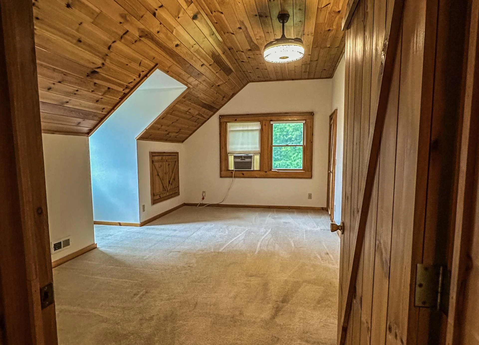 Image number 14 for the current listing