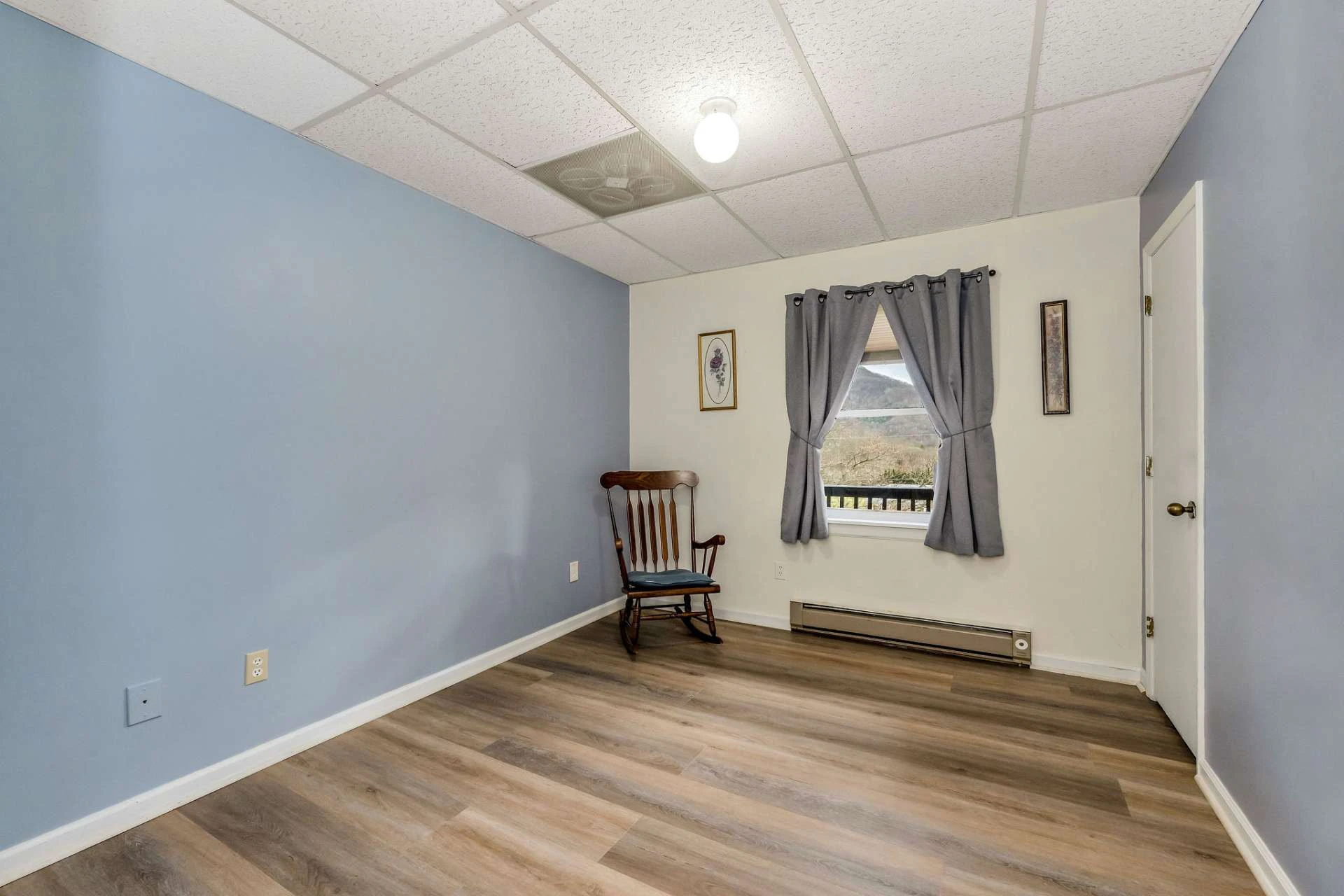 Image number 11 for the current listing