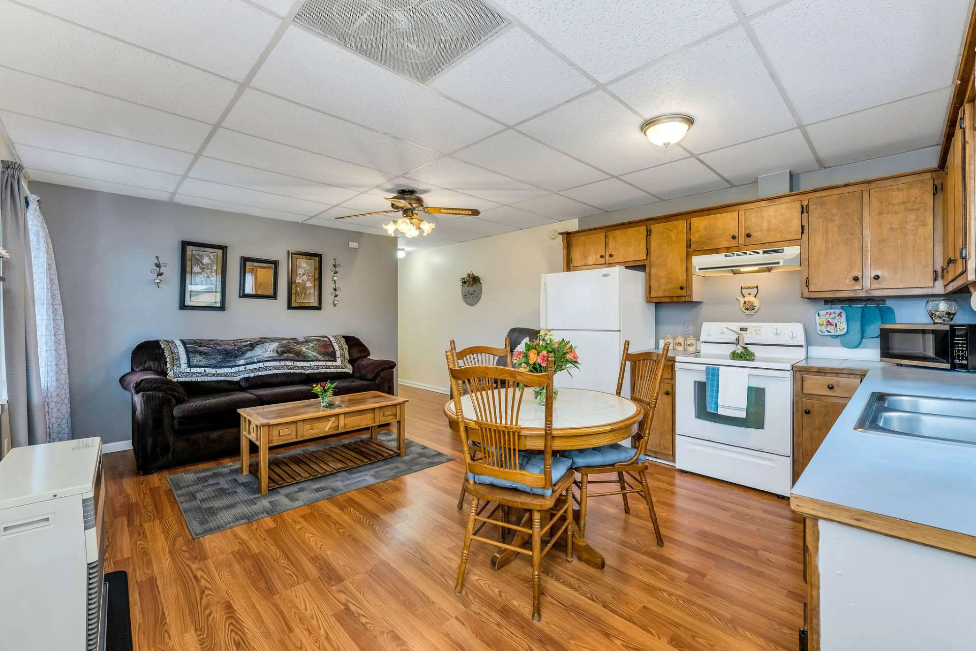Image number 4 for the current listing