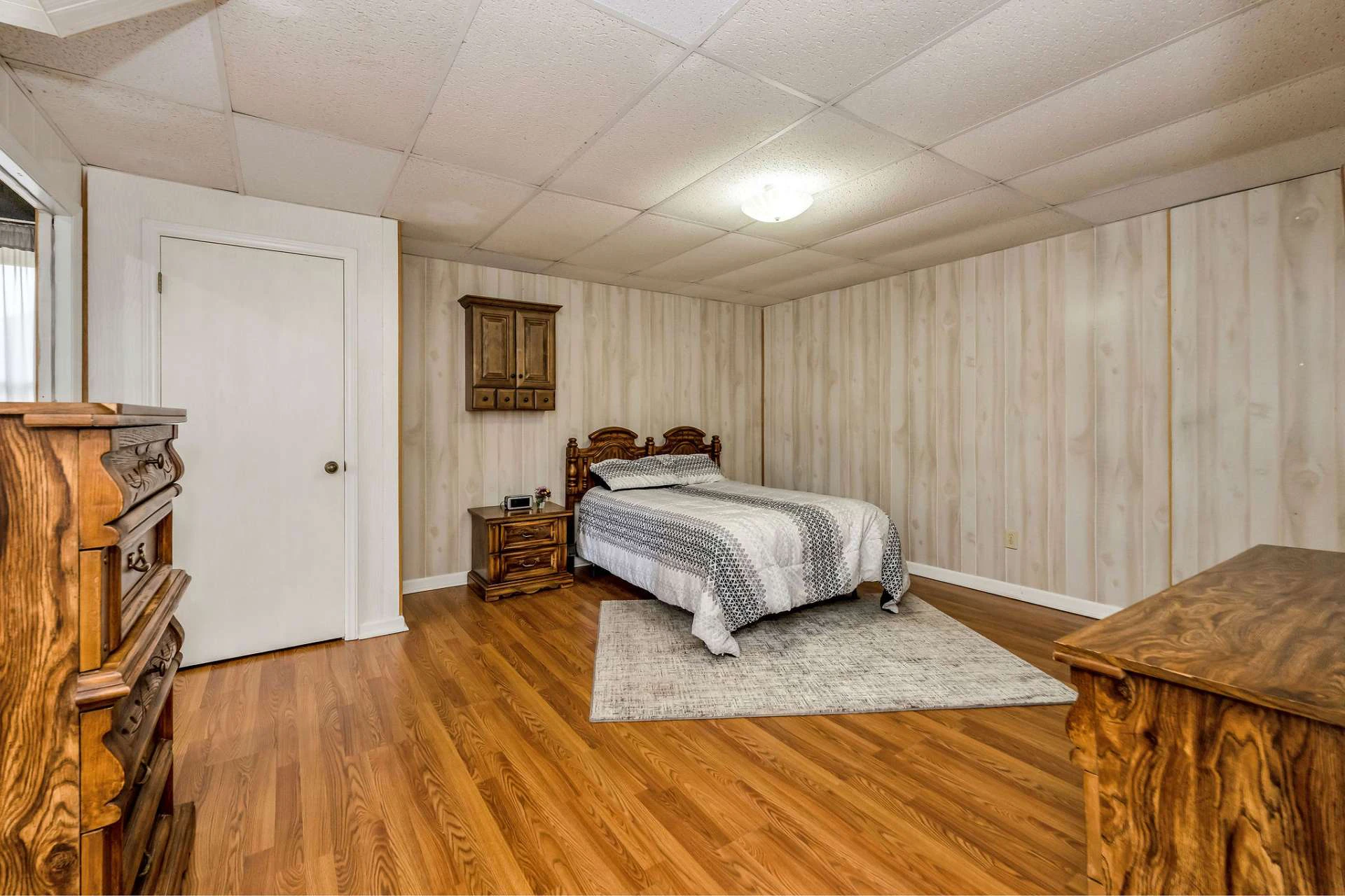 Image number 12 for the current listing