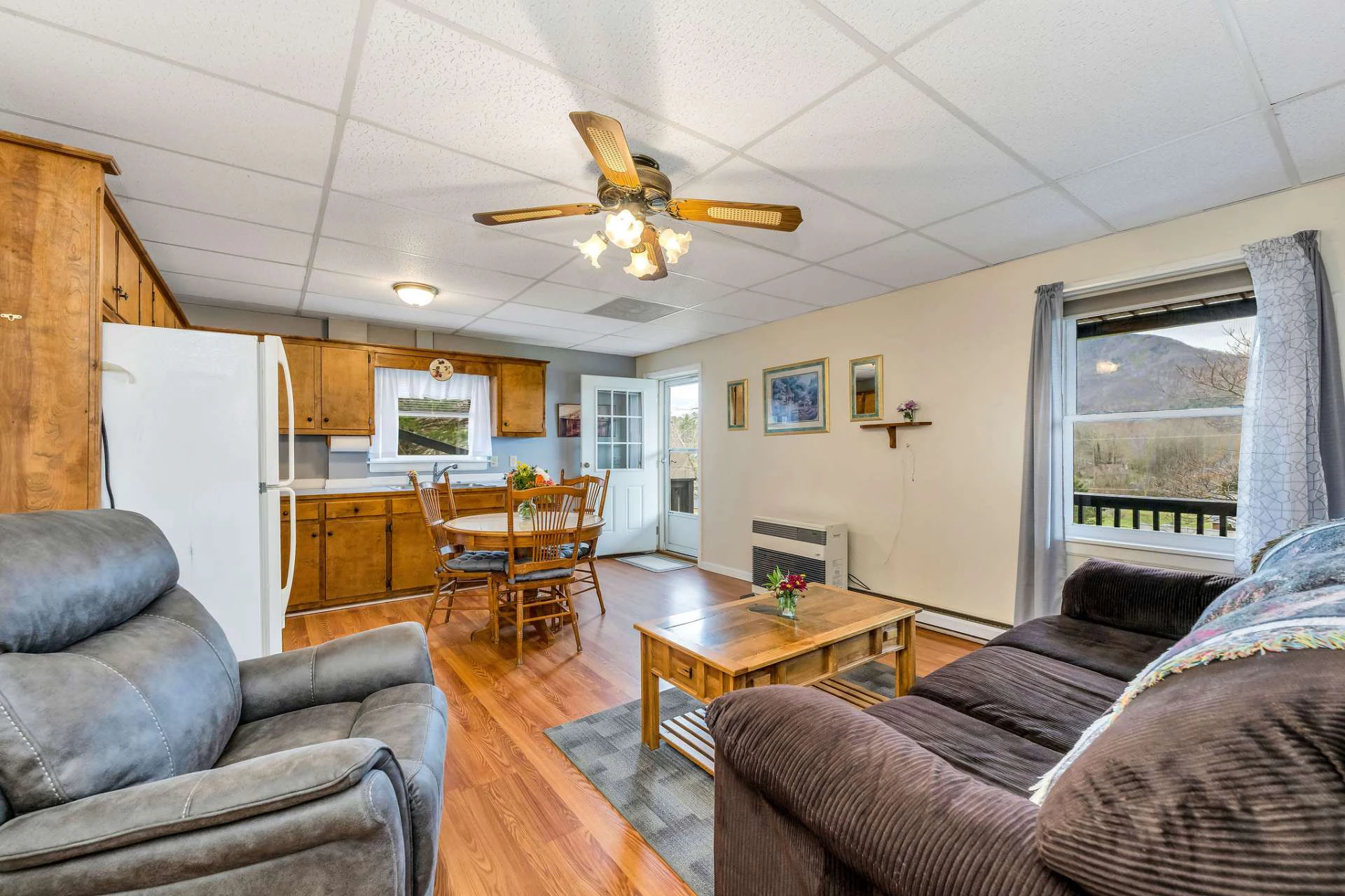 Image number 6 for the current listing