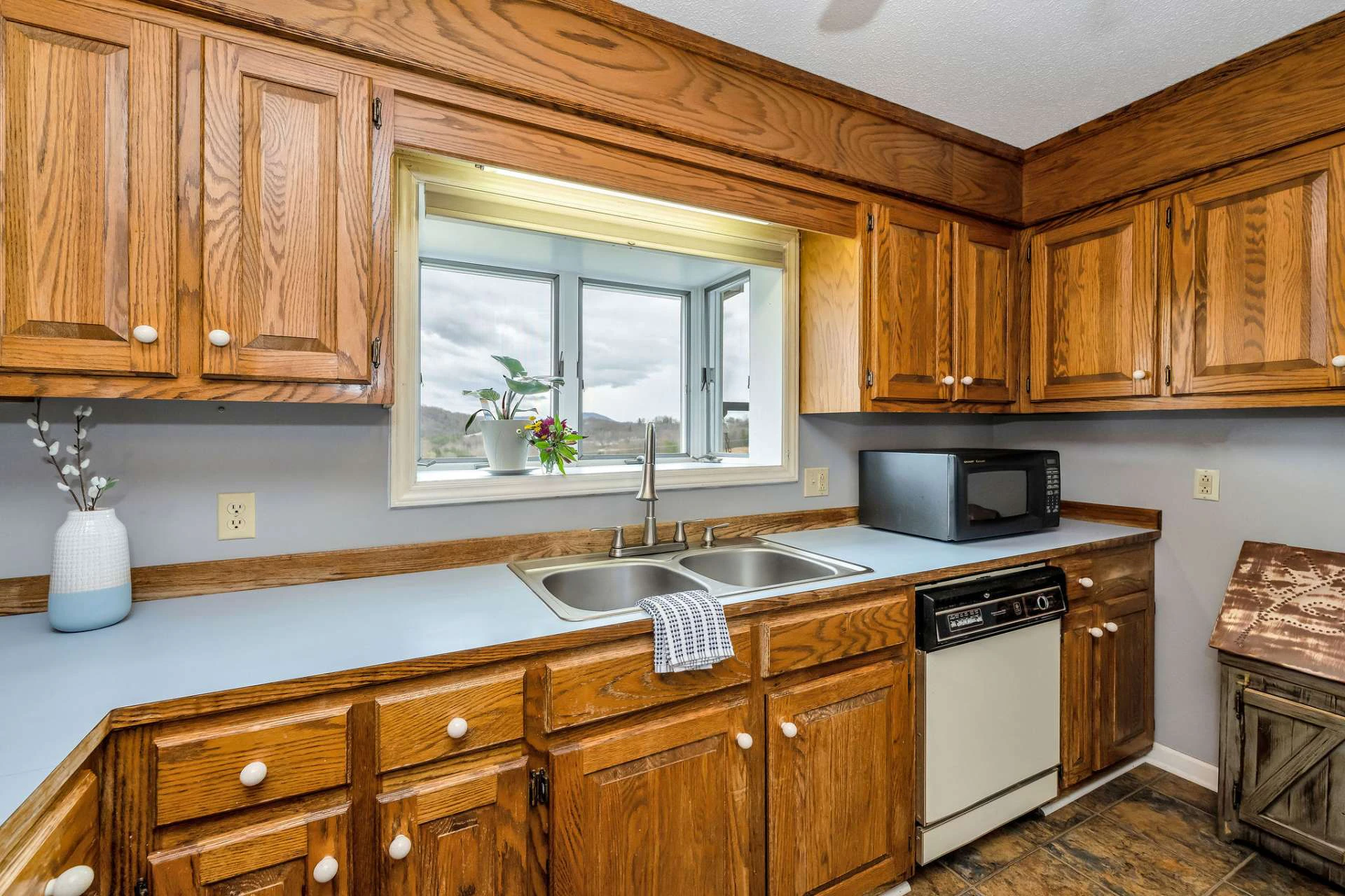 Image number 7 for the current listing