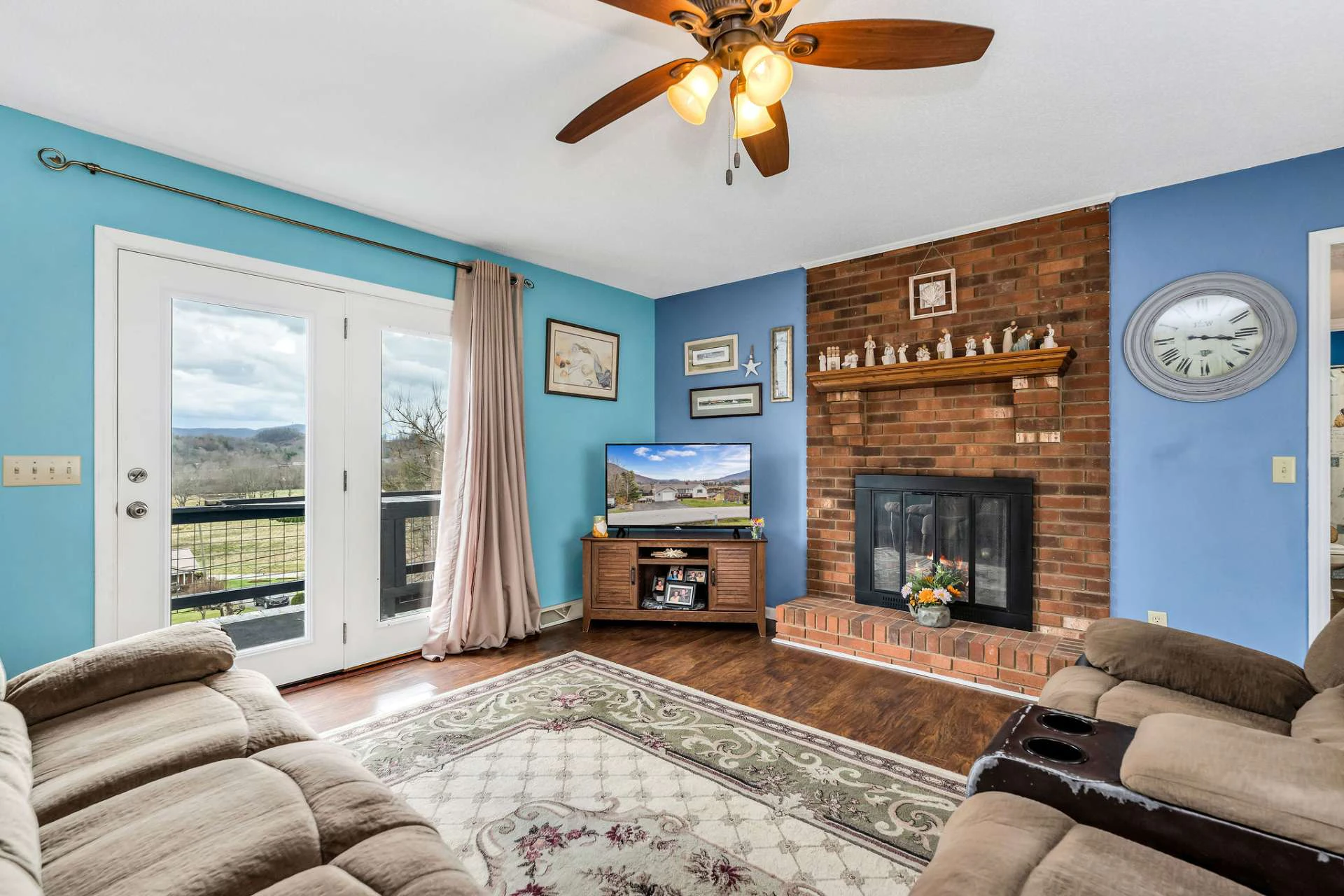 Image number 8 for the current listing
