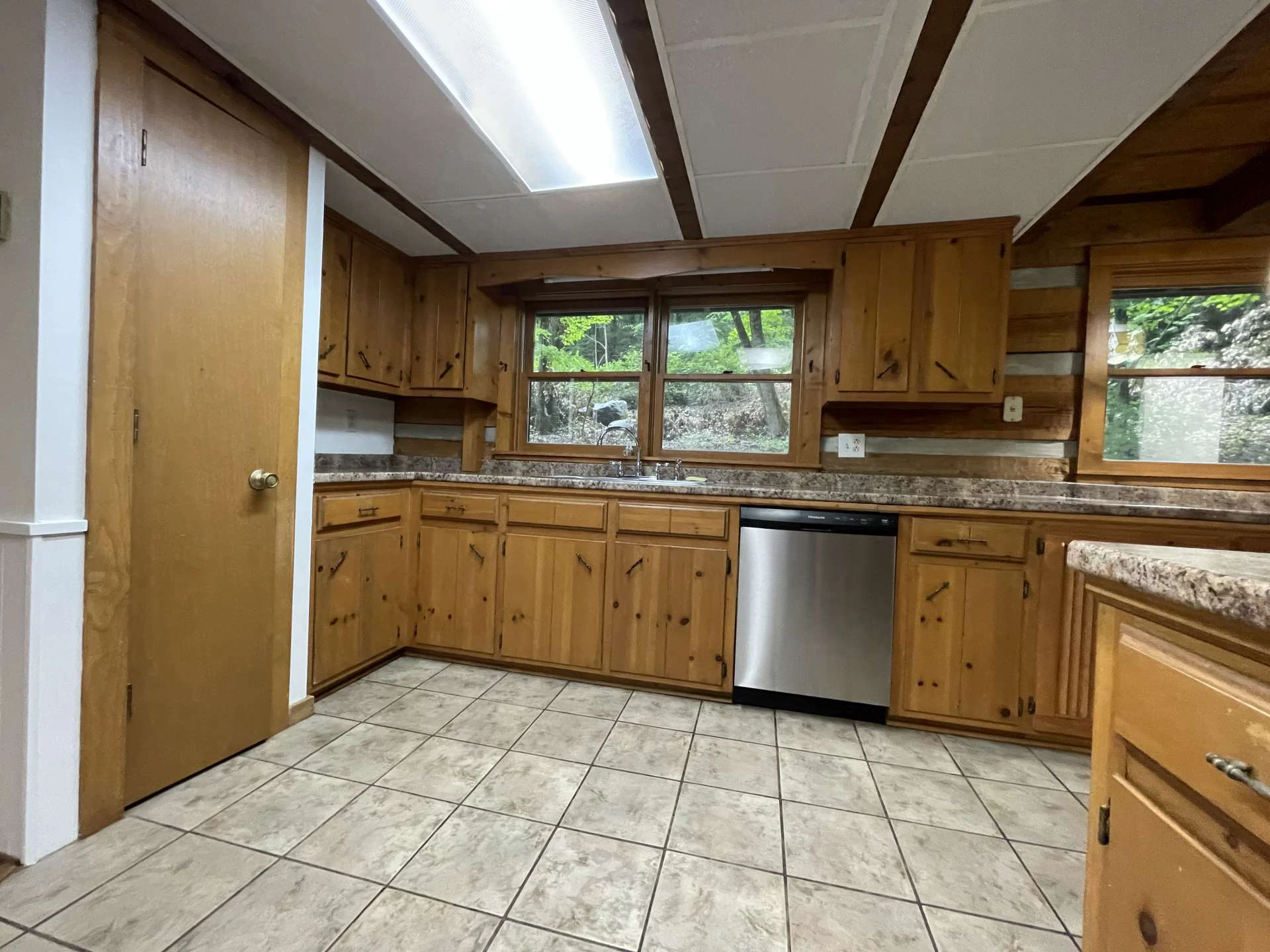 Image number 21 for the current listing