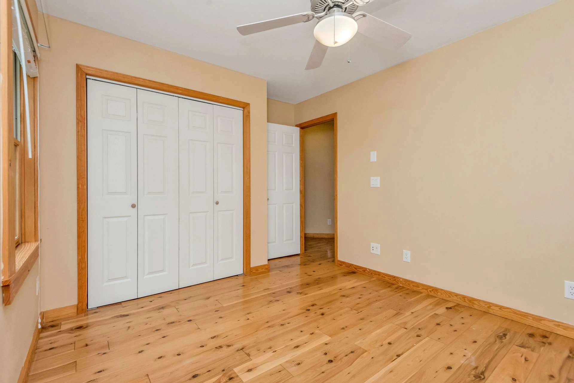 Image number 3 for the current listing