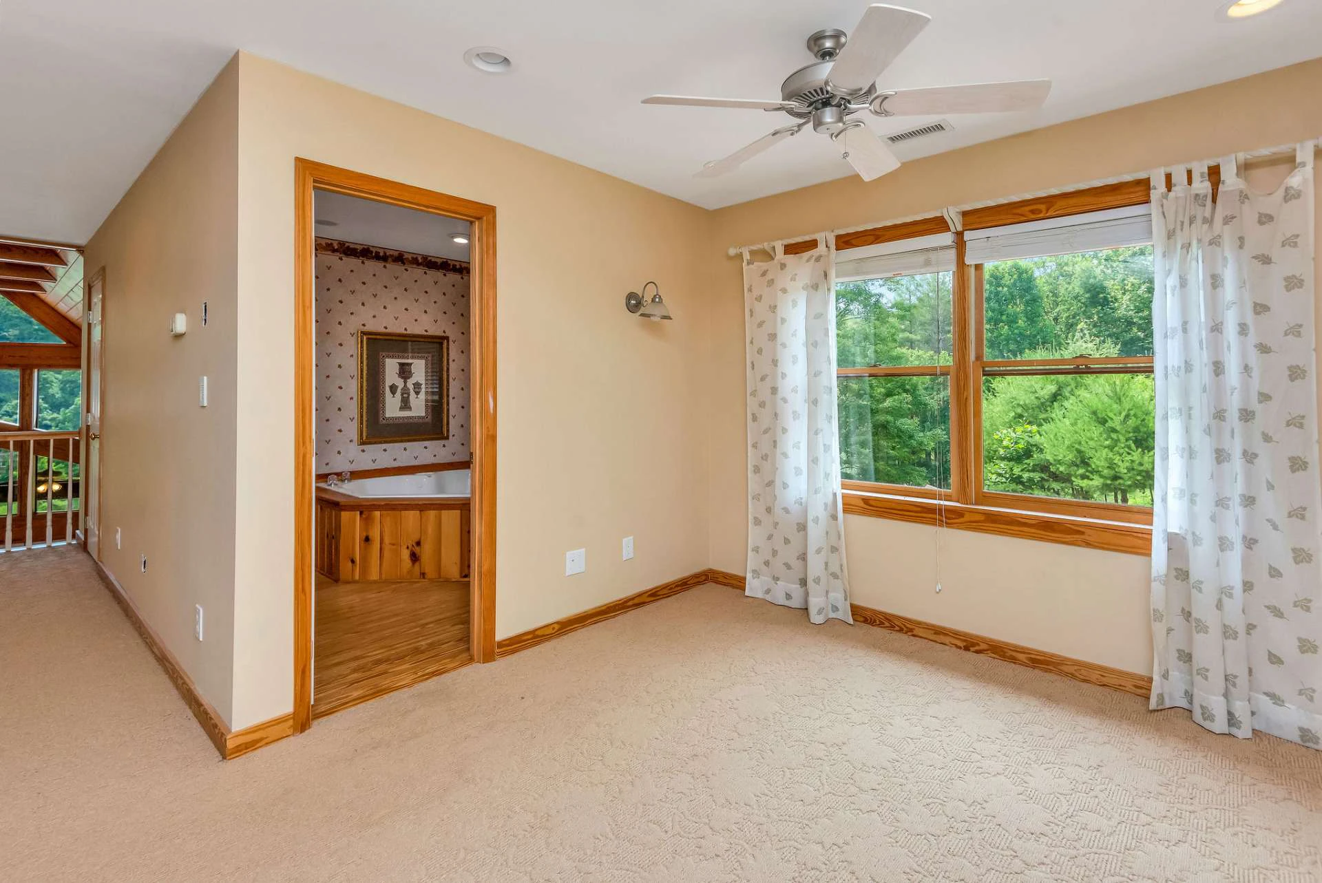 Image number 8 for the current listing