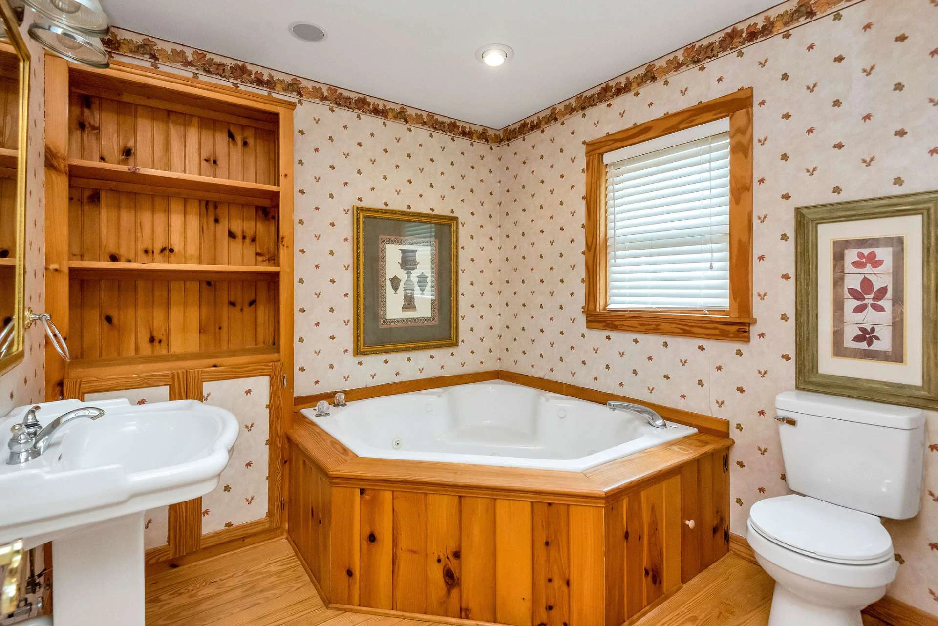Image number 11 for the current listing