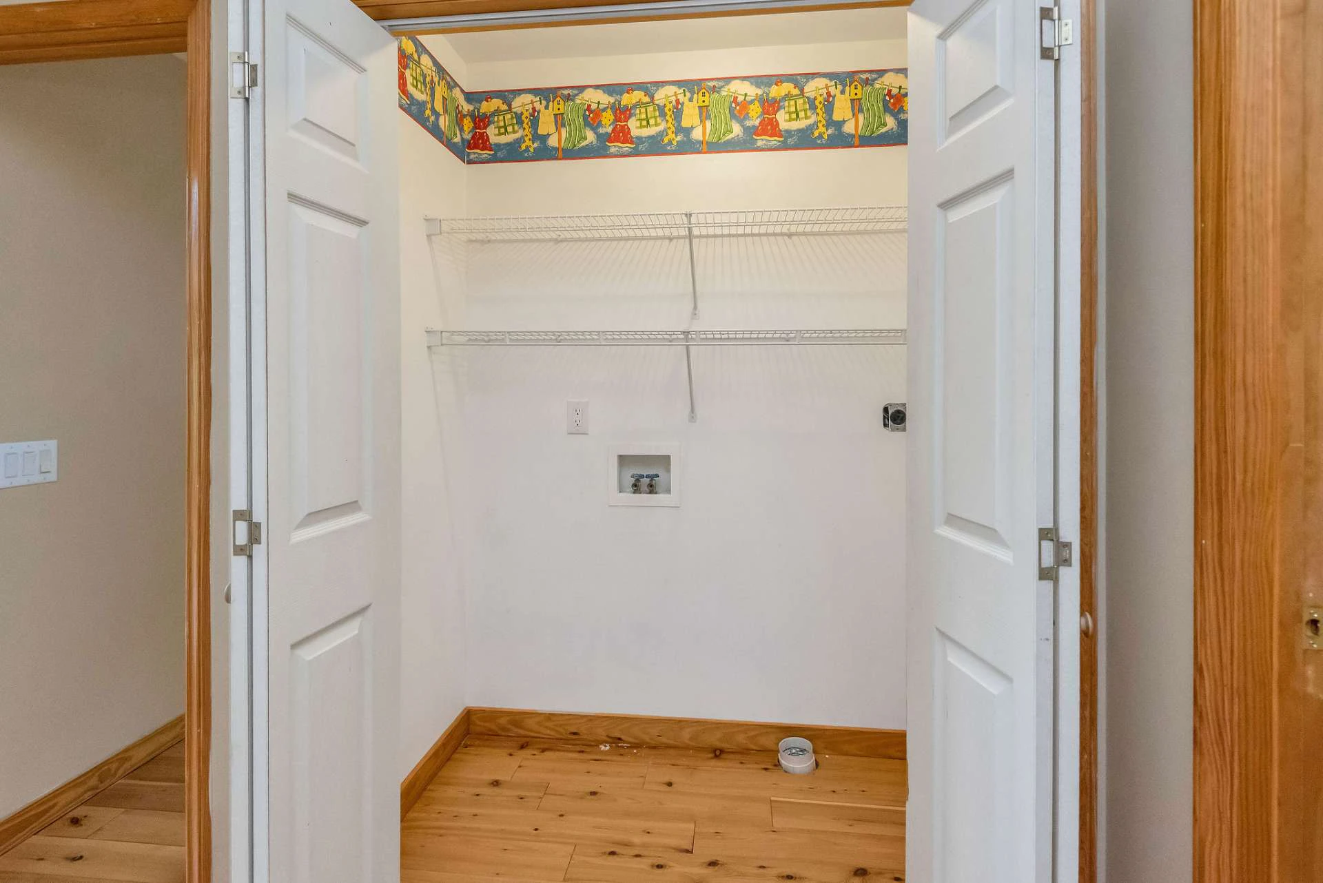 Image number 12 for the current listing