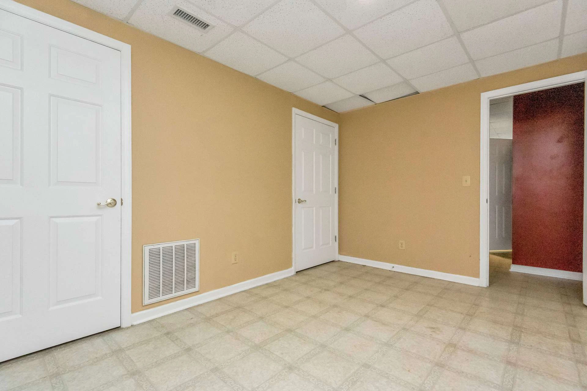 Image number 2 for the current listing