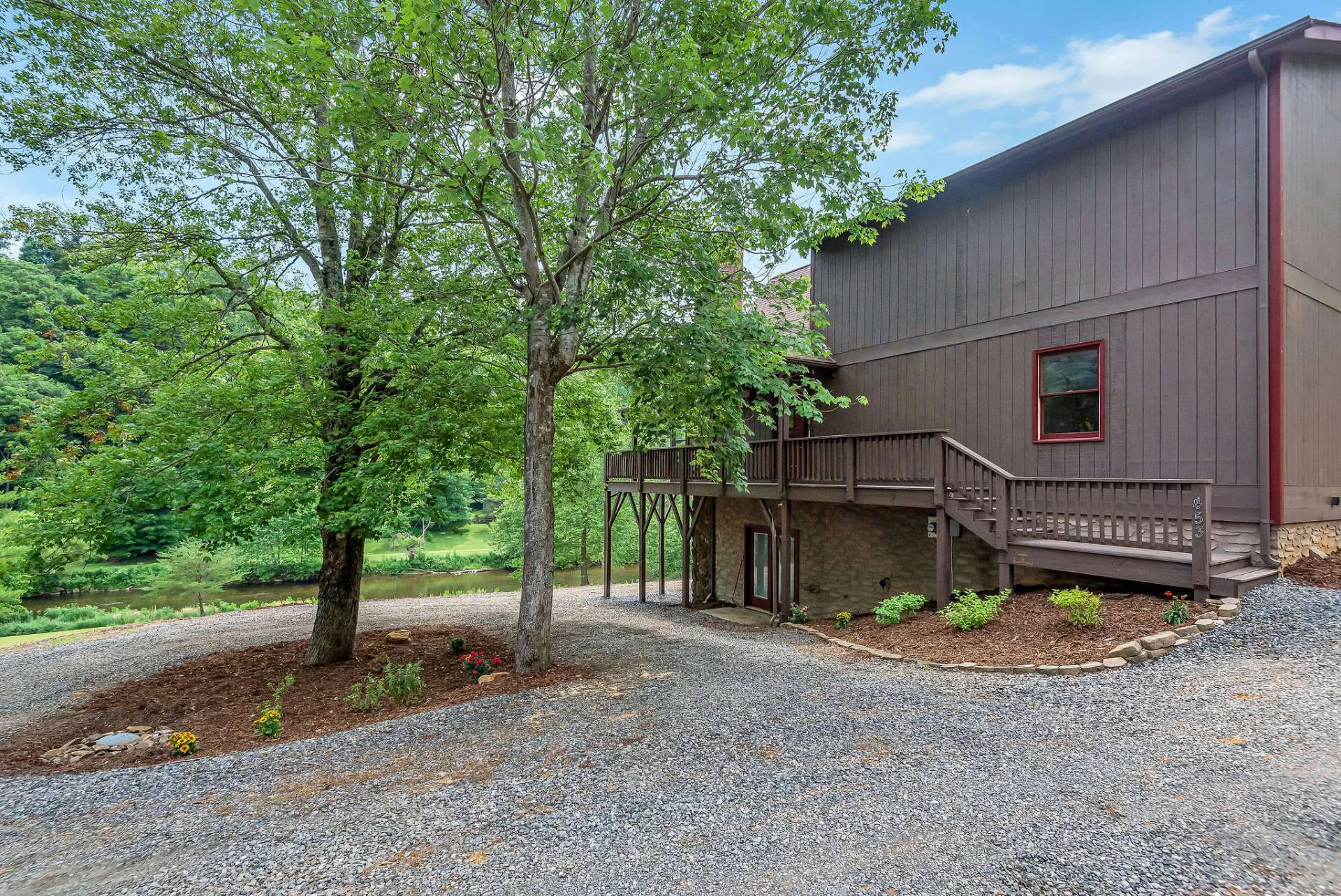 Image number 19 for the current listing