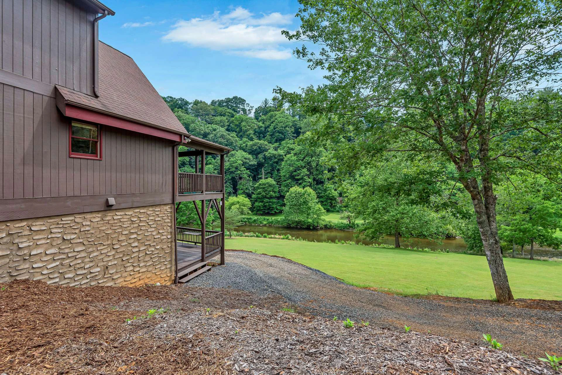 Image number 21 for the current listing