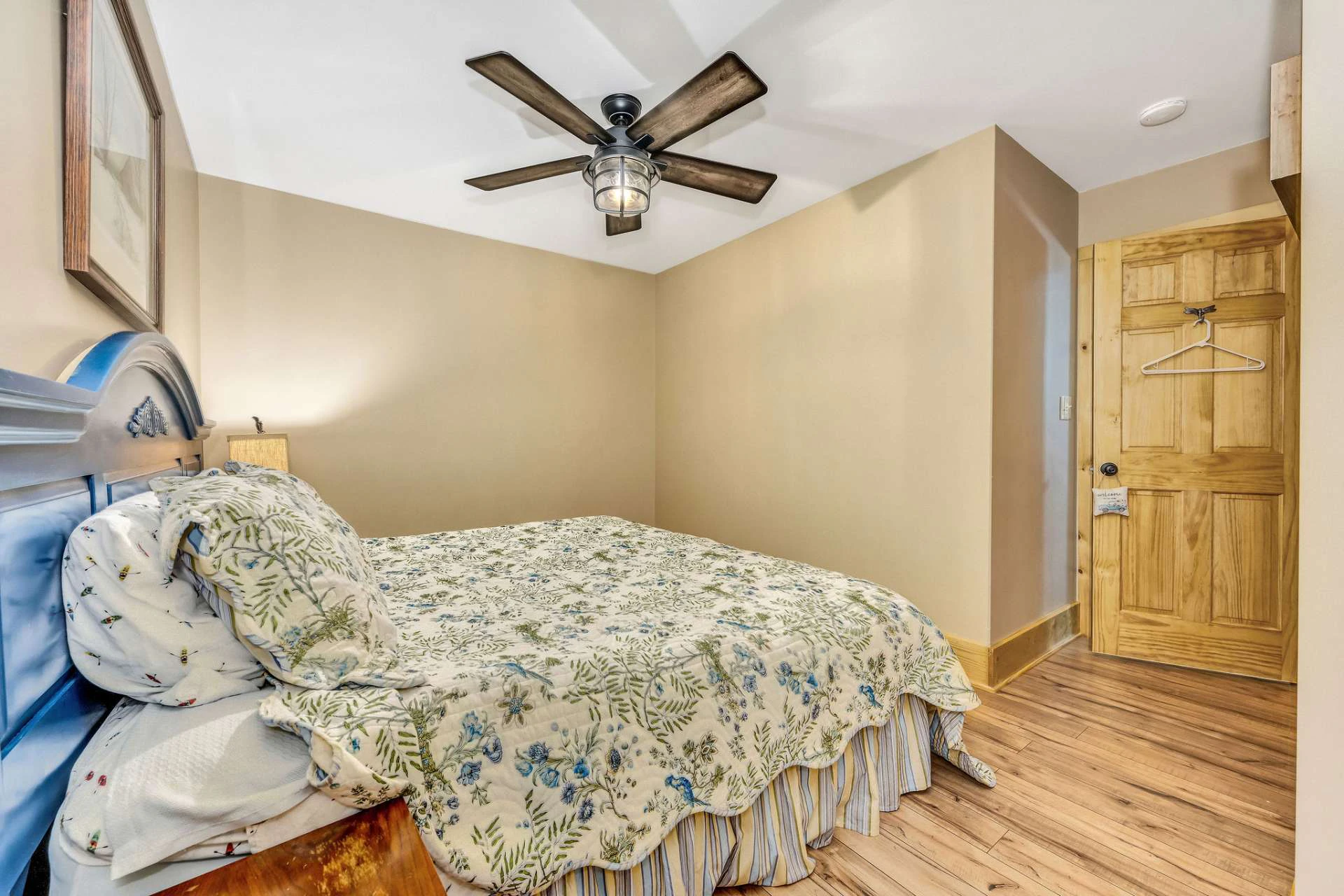 Image number 2 for the current listing