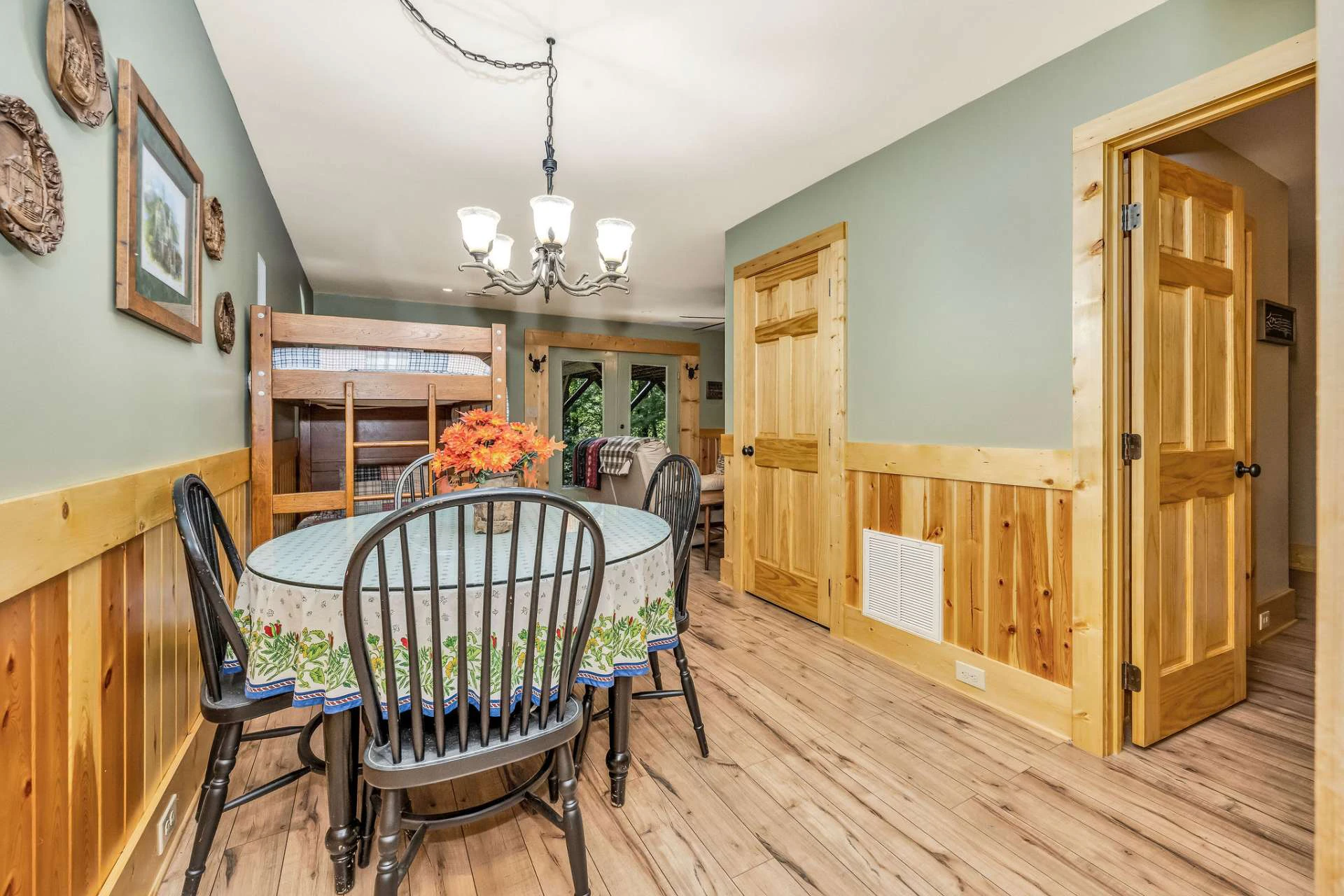 Image number 12 for the current listing