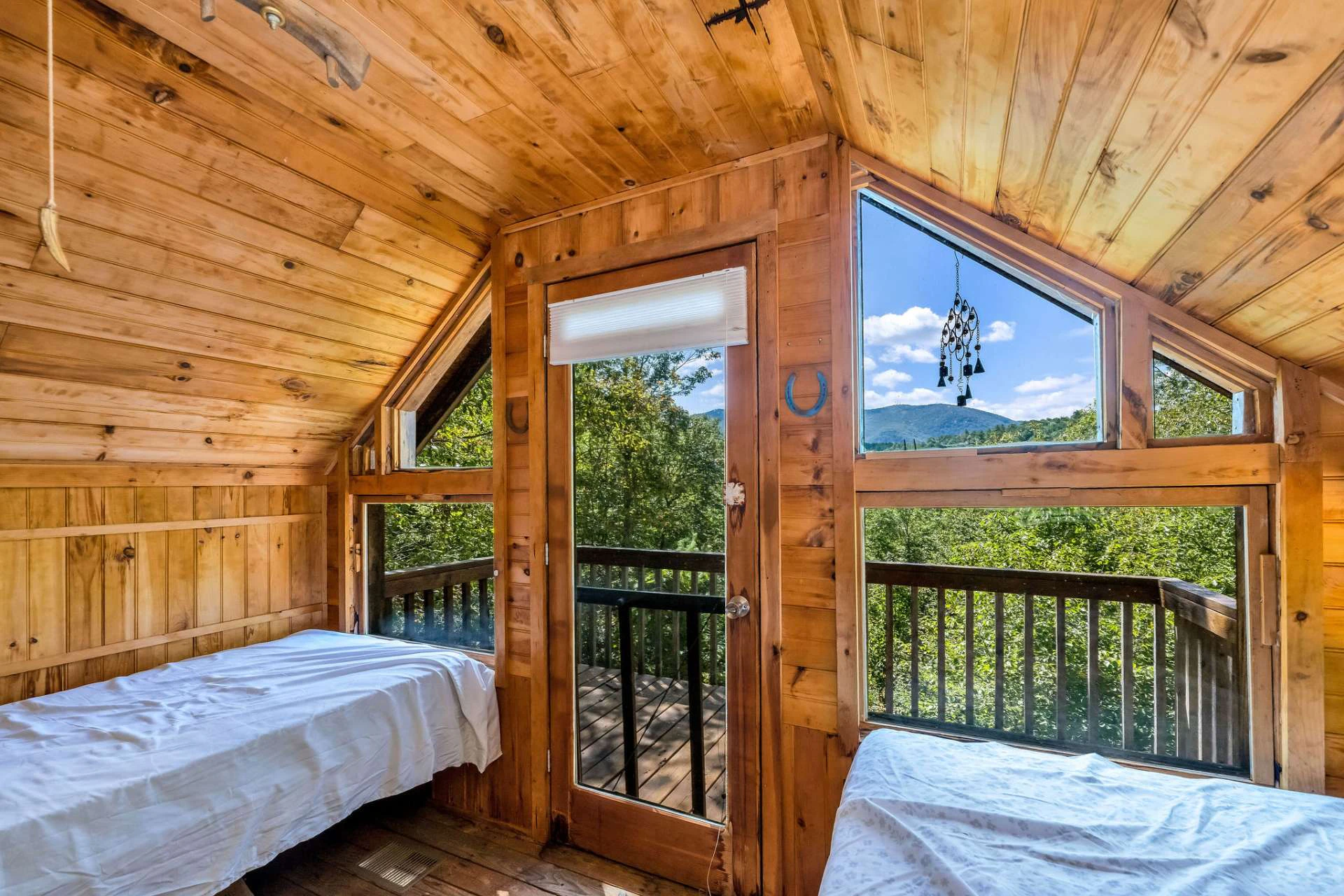 Image number 11 for the current listing