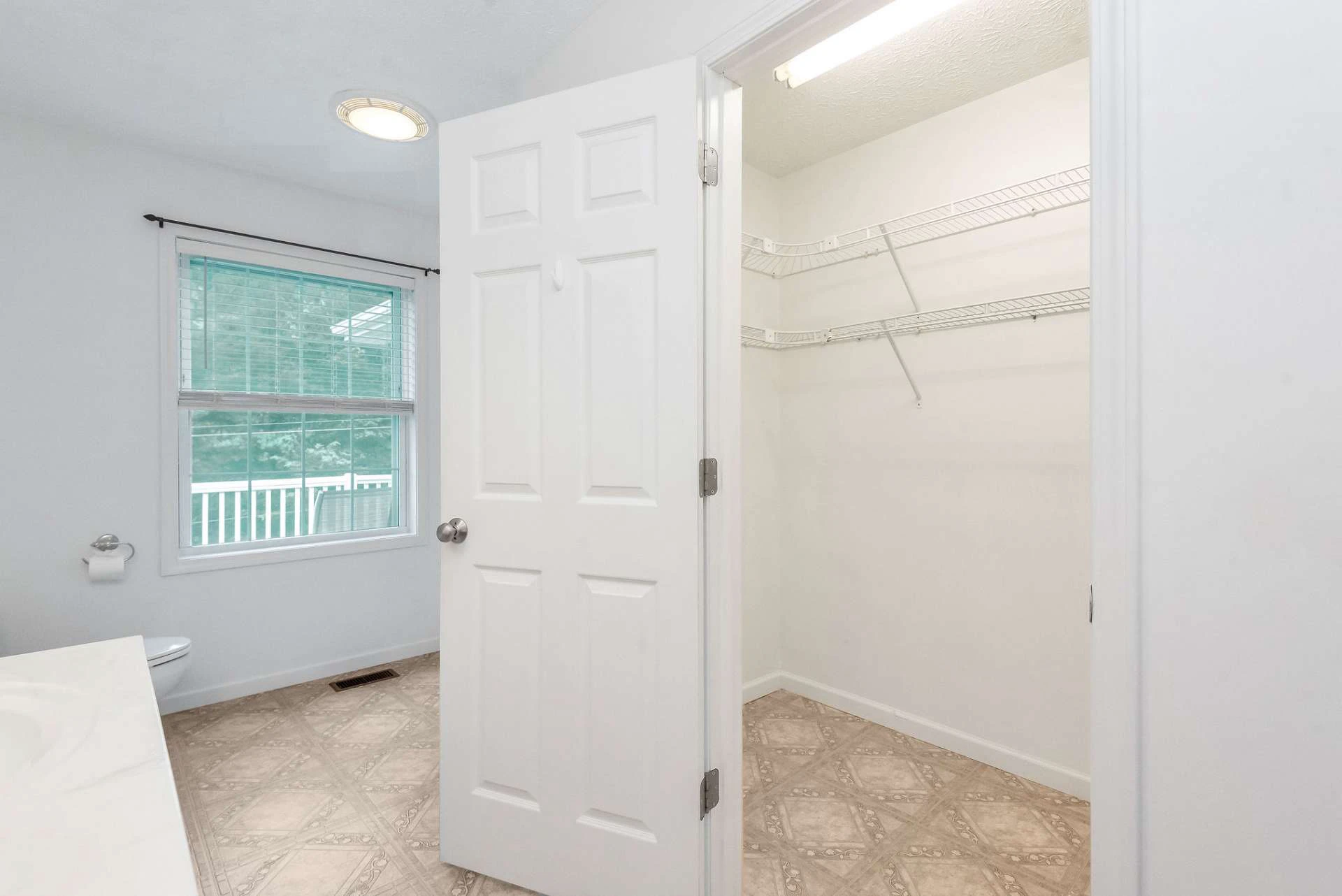 Image number 11 for the current listing