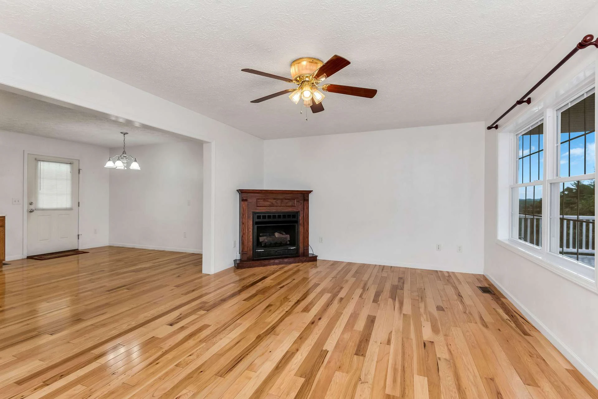 Image number 4 for the current listing