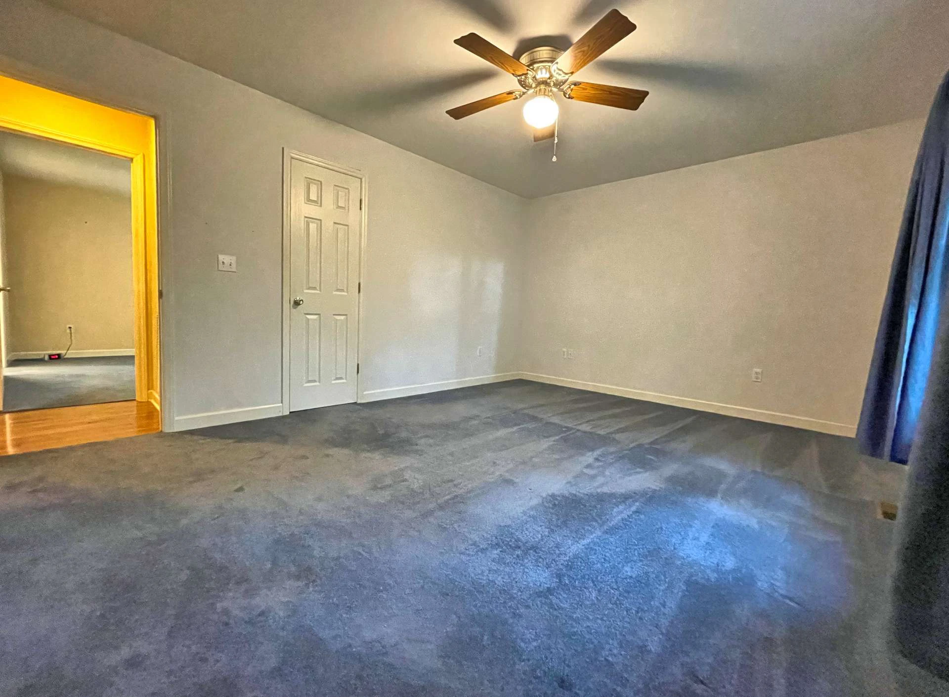 Image number 16 for the current listing