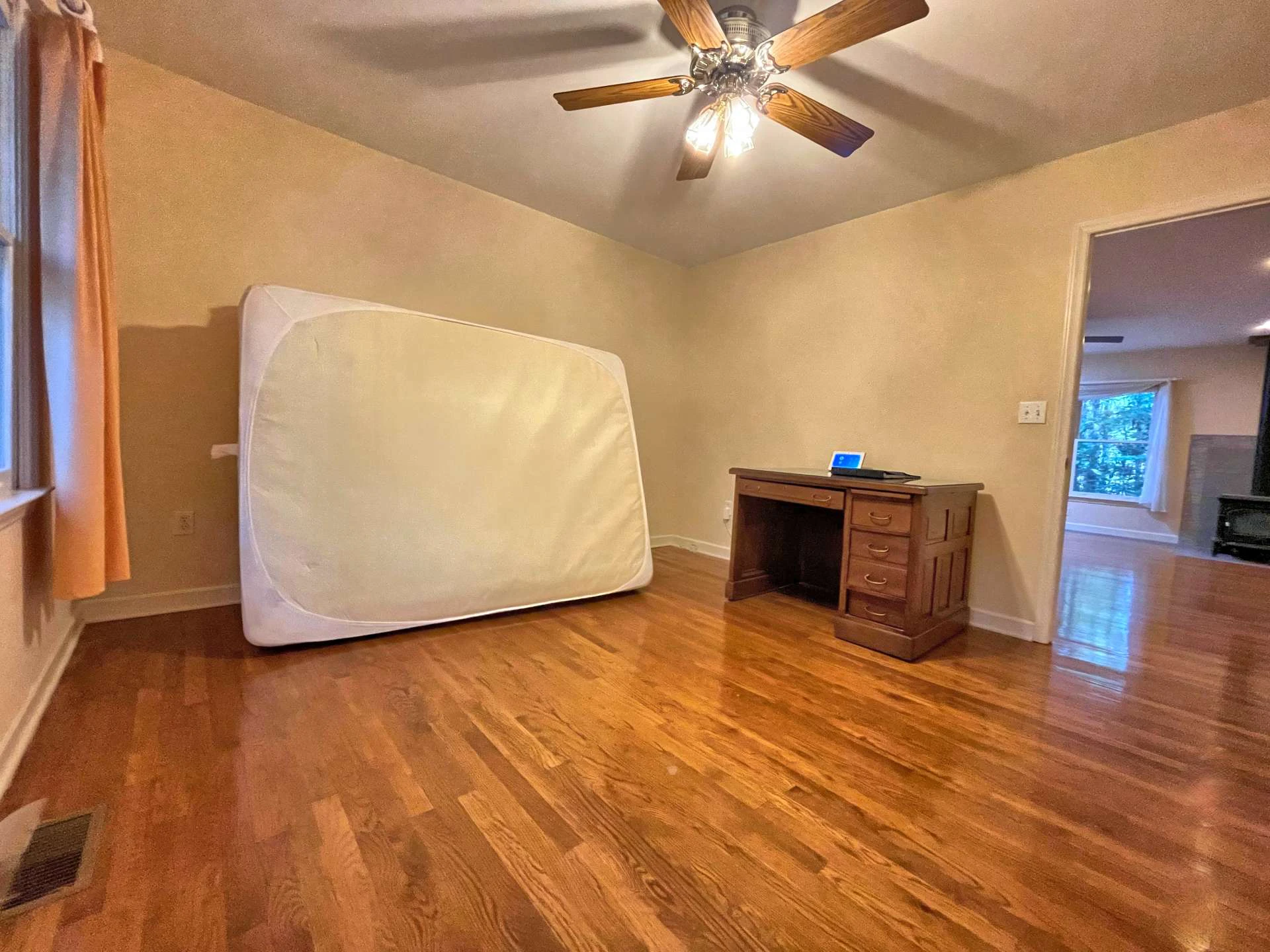 Image number 4 for the current listing