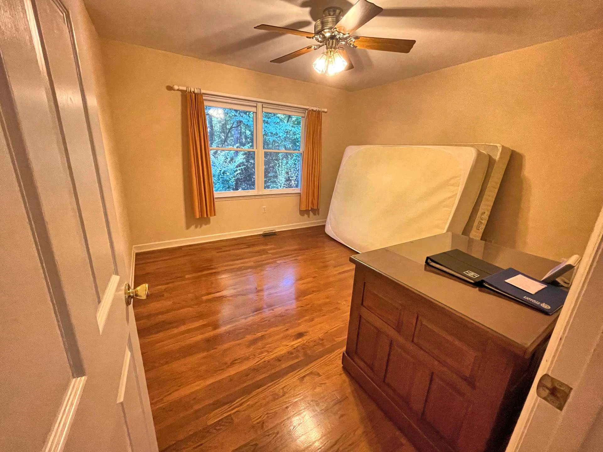 Image number 5 for the current listing