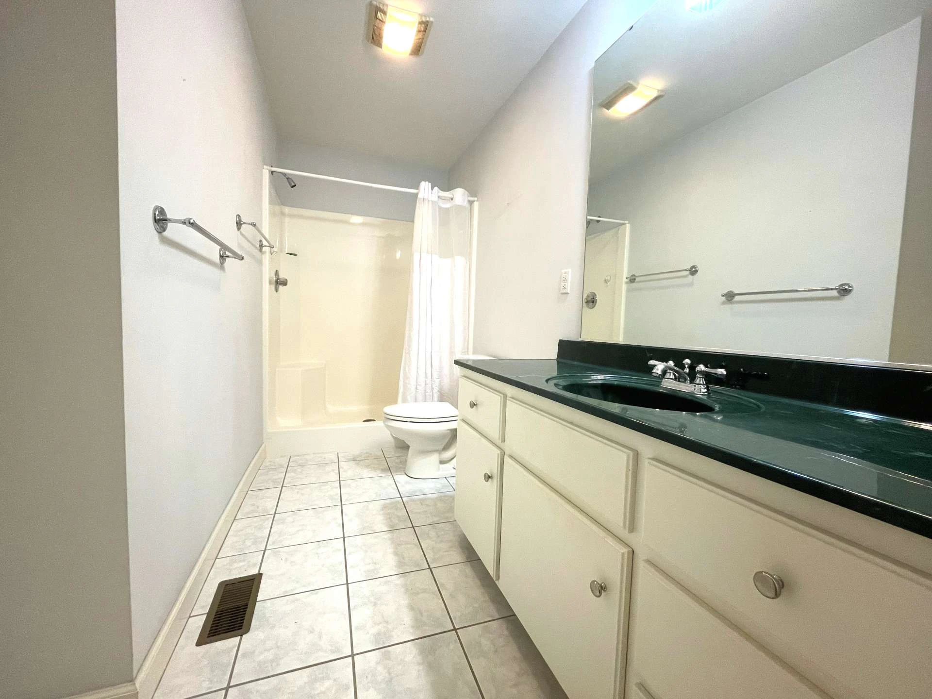 Image number 2 for the current listing