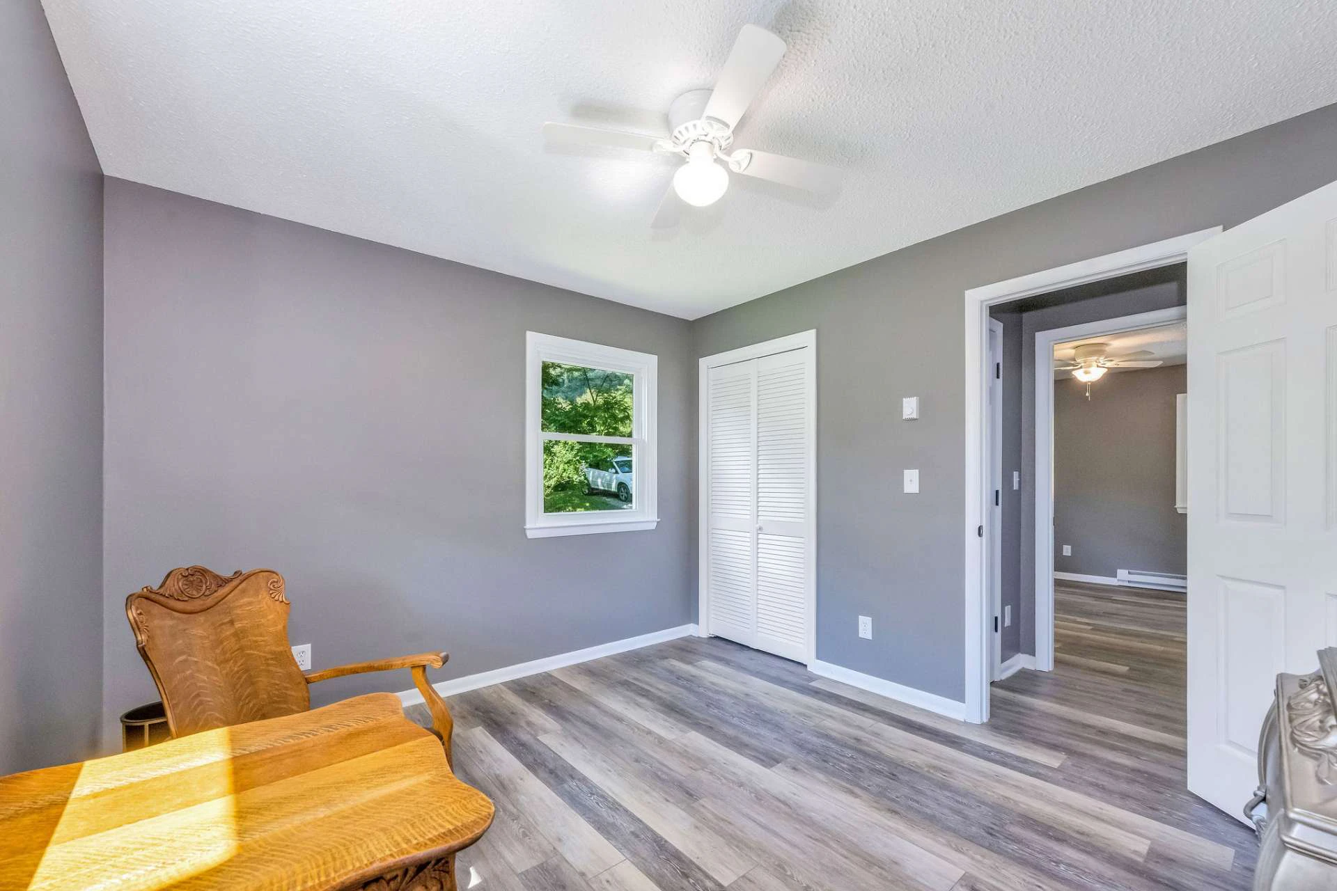 Image number 9 for the current listing