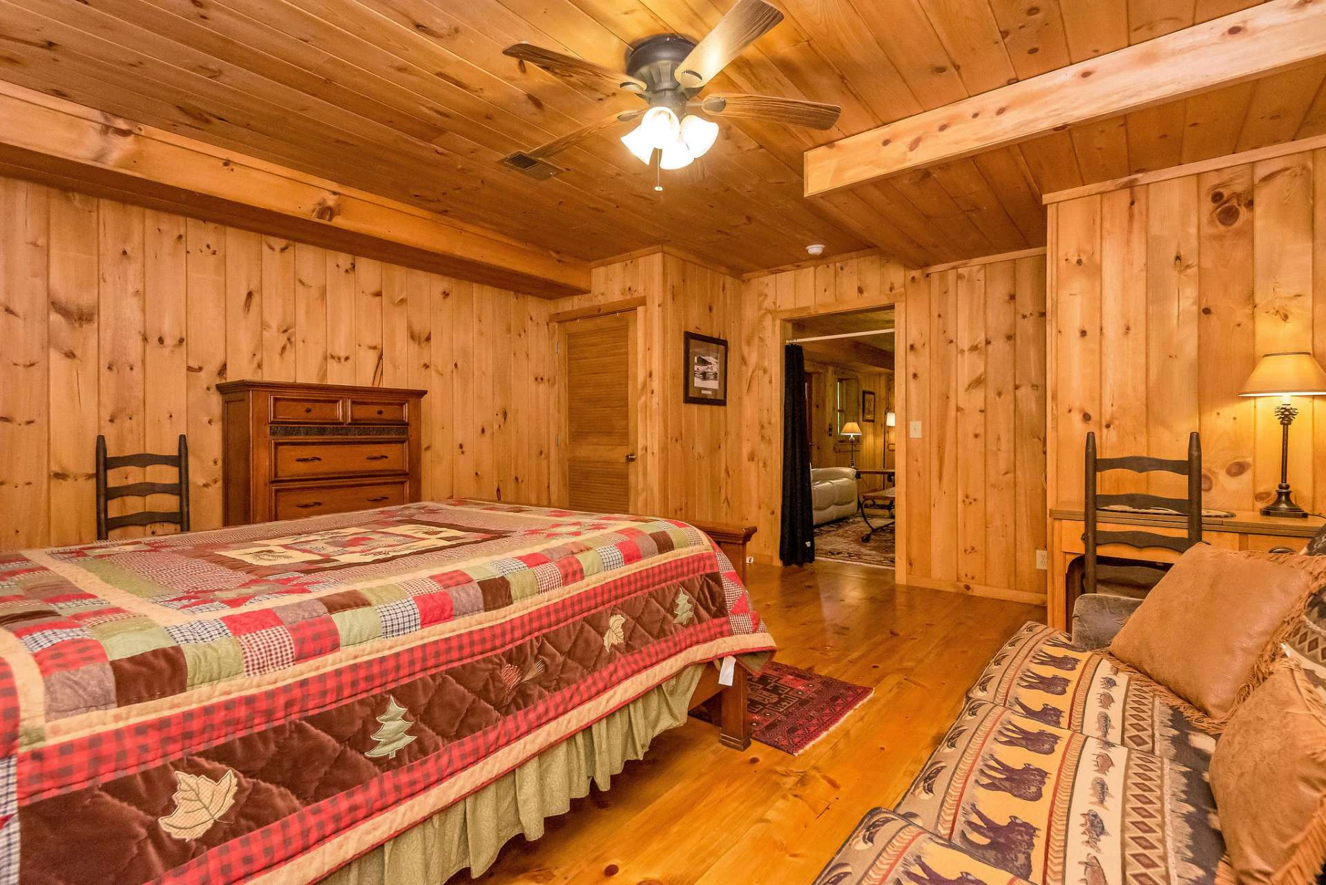 Image number 19 for the current listing
