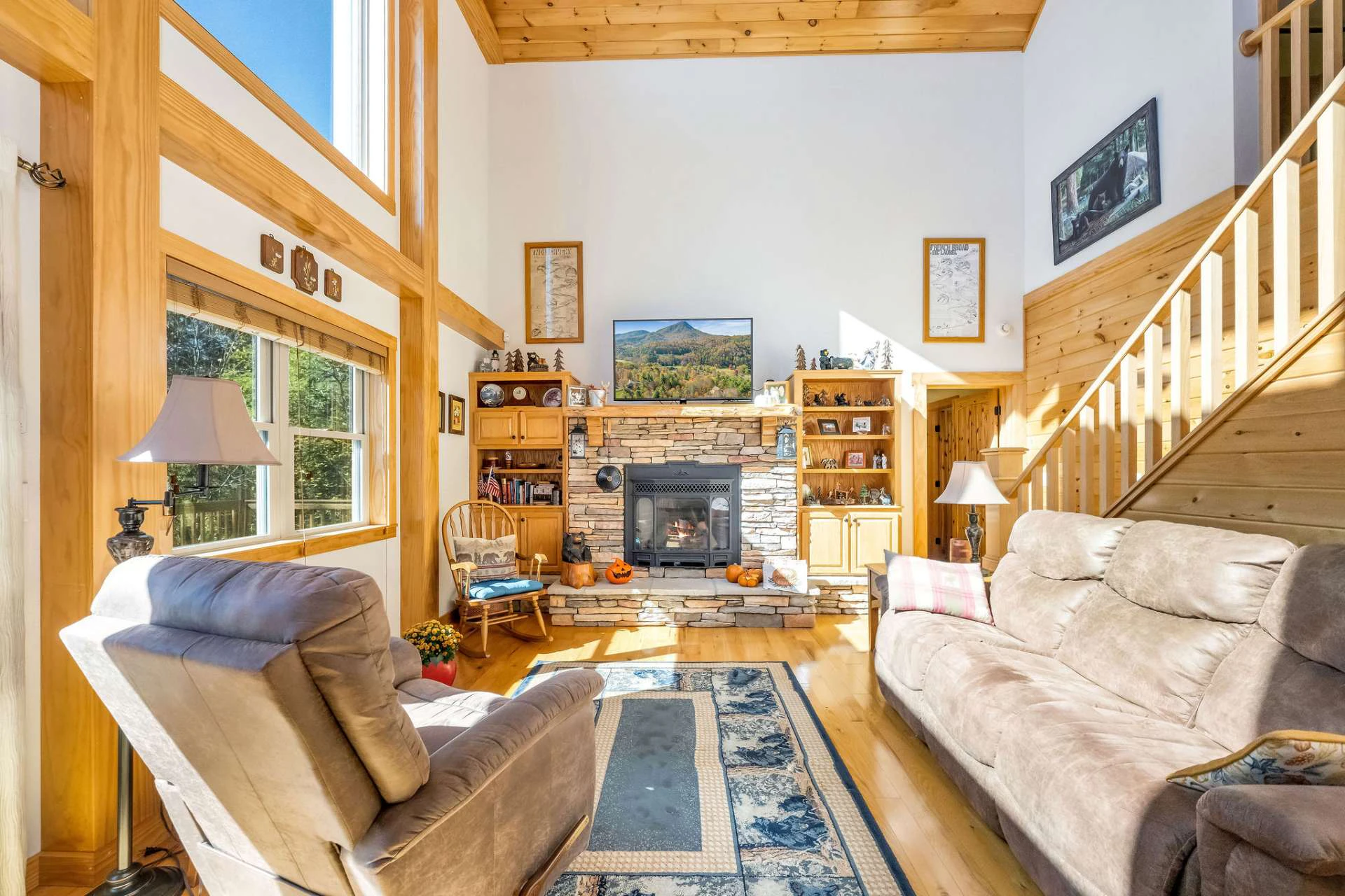 Image number 17 for the current listing