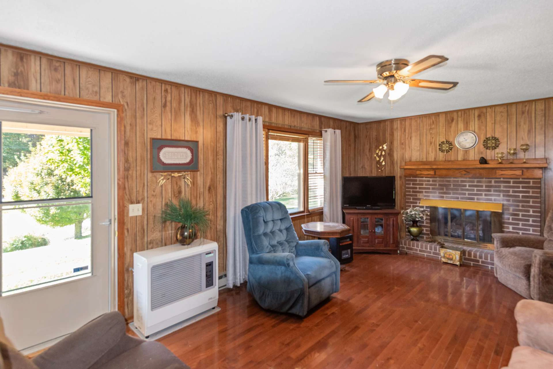 Image number 37 for the current listing