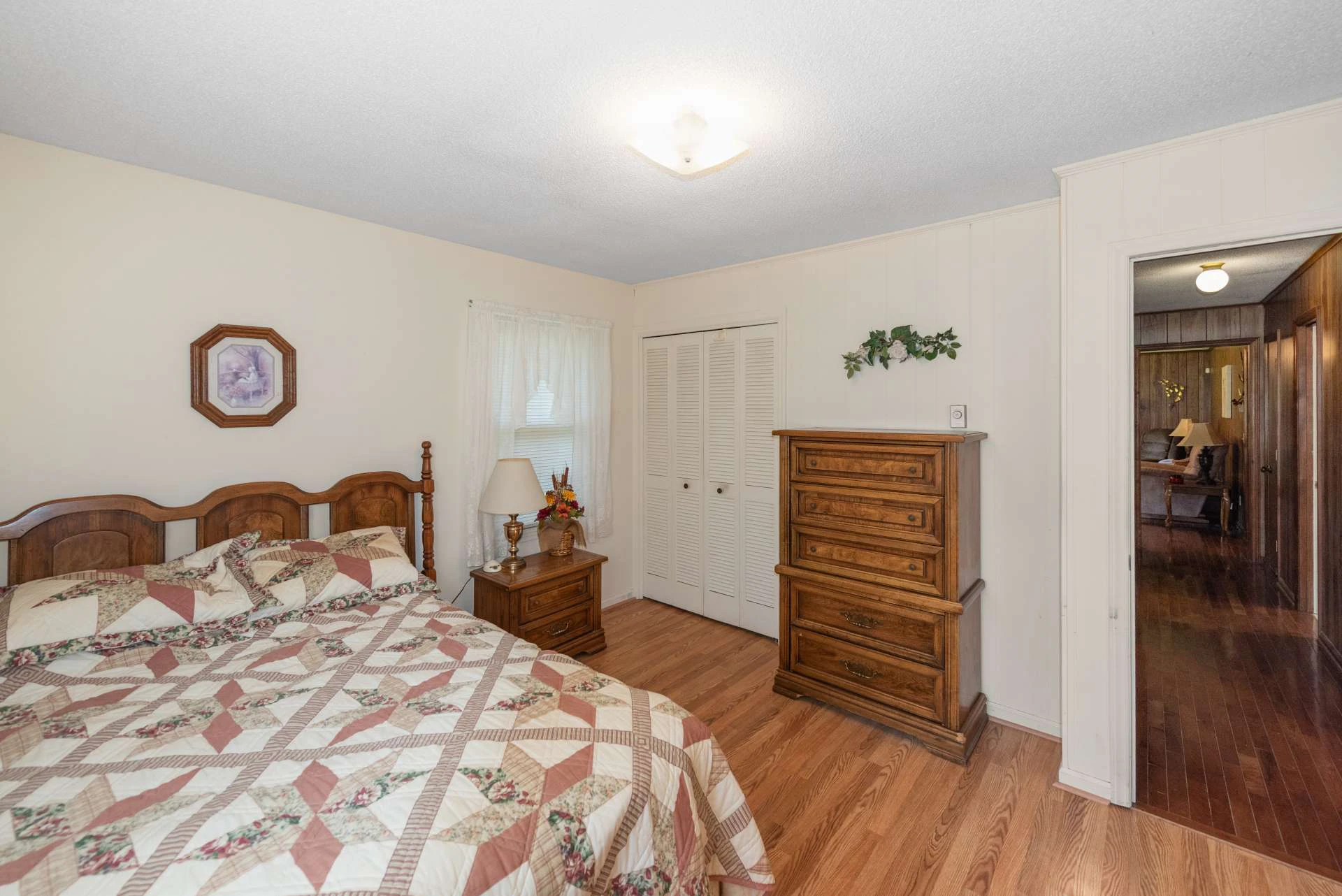 Image number 8 for the current listing