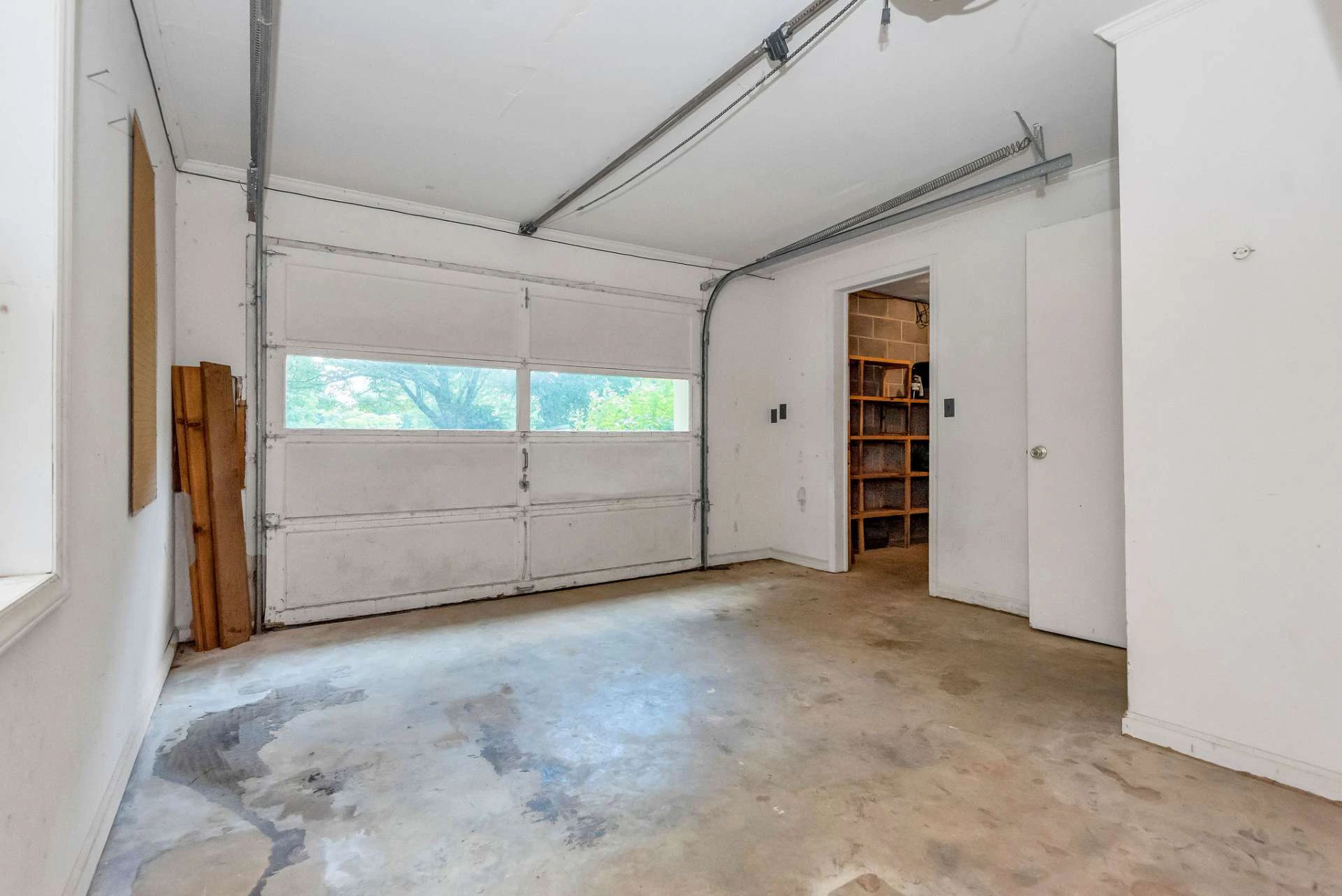 Image number 15 for the current listing