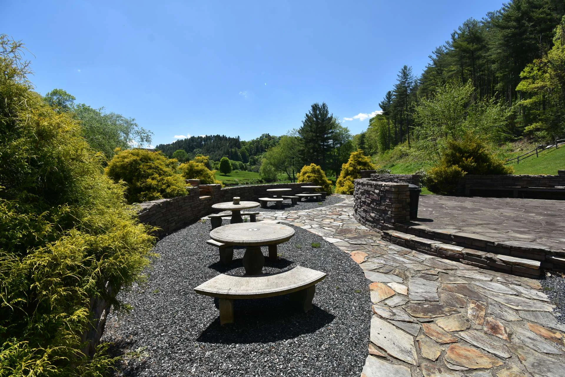 Image number 2 for the current listing