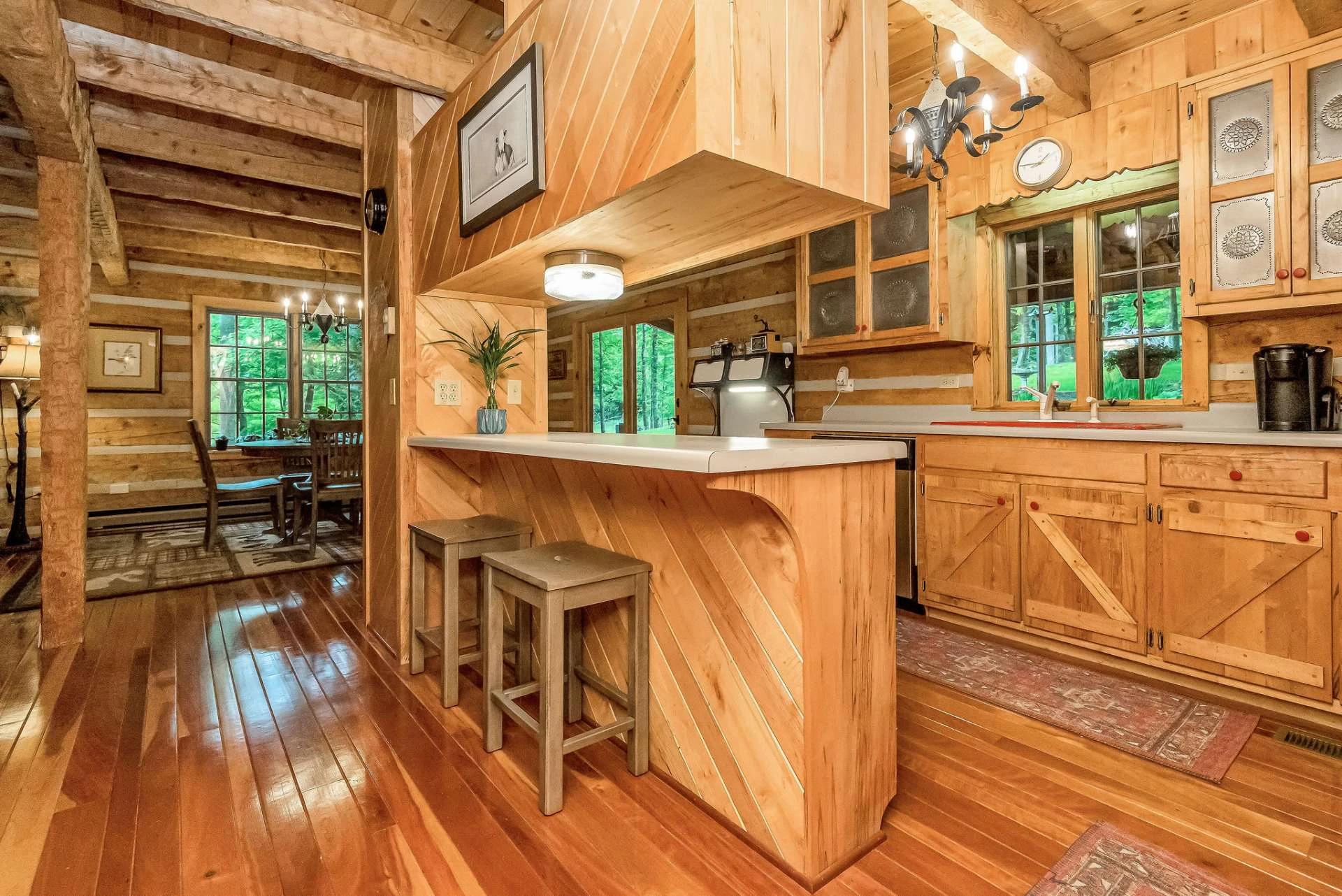 Image number 14 for the current listing