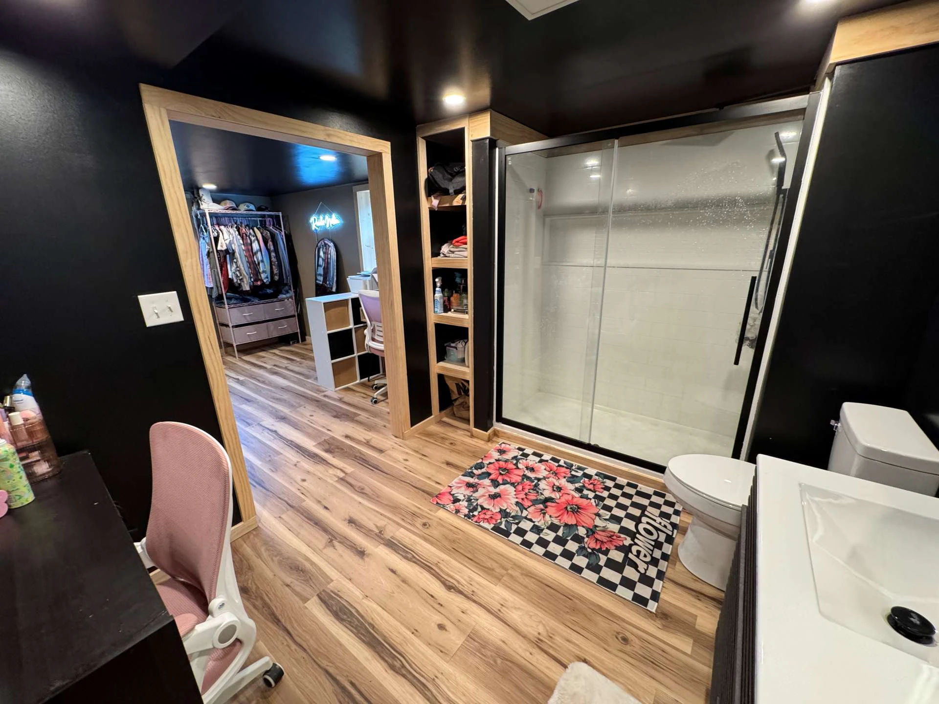 Image number 6 for the current listing
