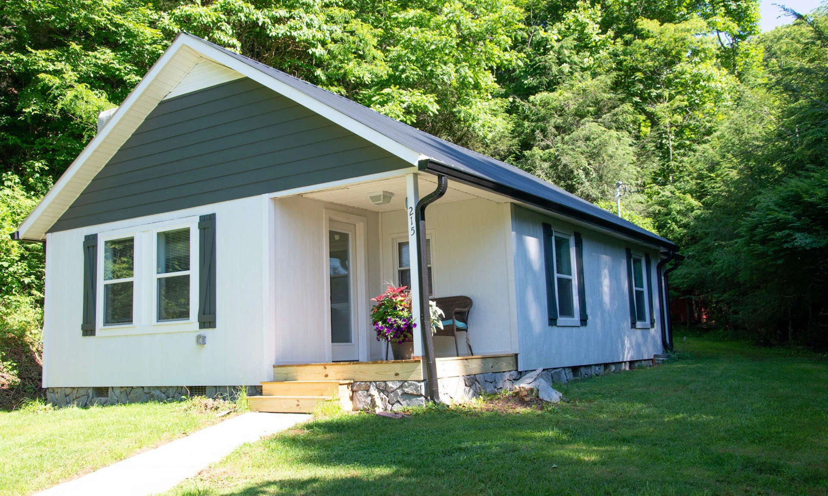 Image number 1 for the current listing