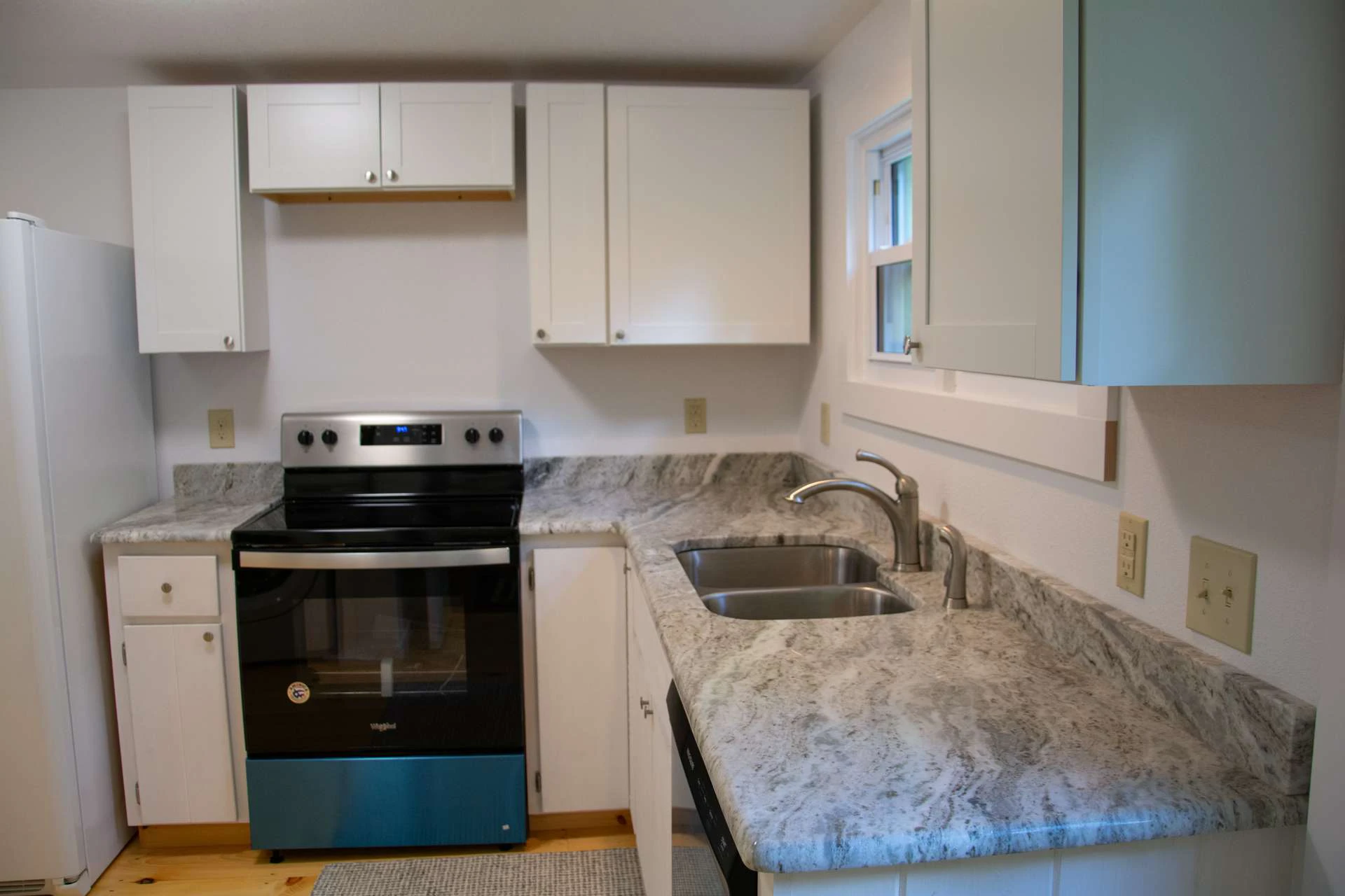 Image number 2 for the current listing