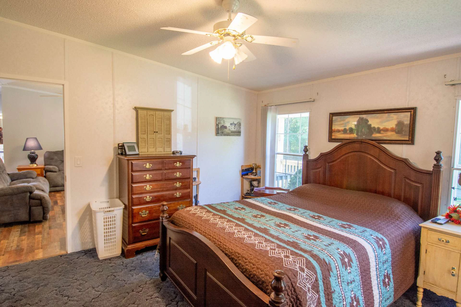 Image number 4 for the current listing