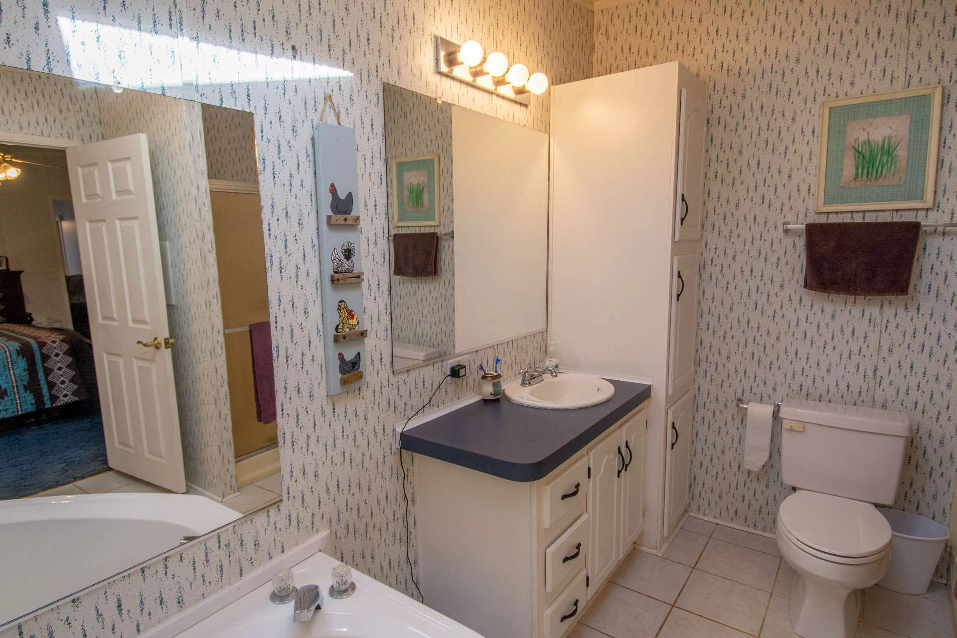 Image number 9 for the current listing