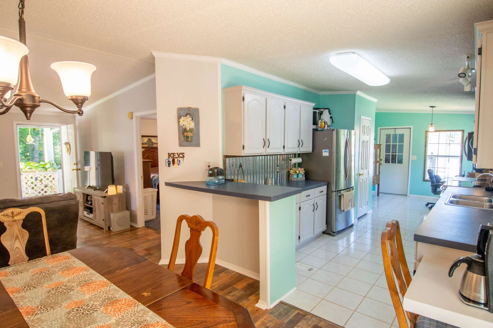 Image number 3 for the current listing
