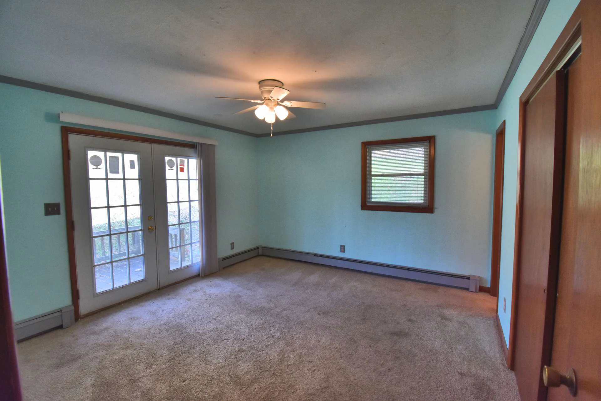 Image number 10 for the current listing