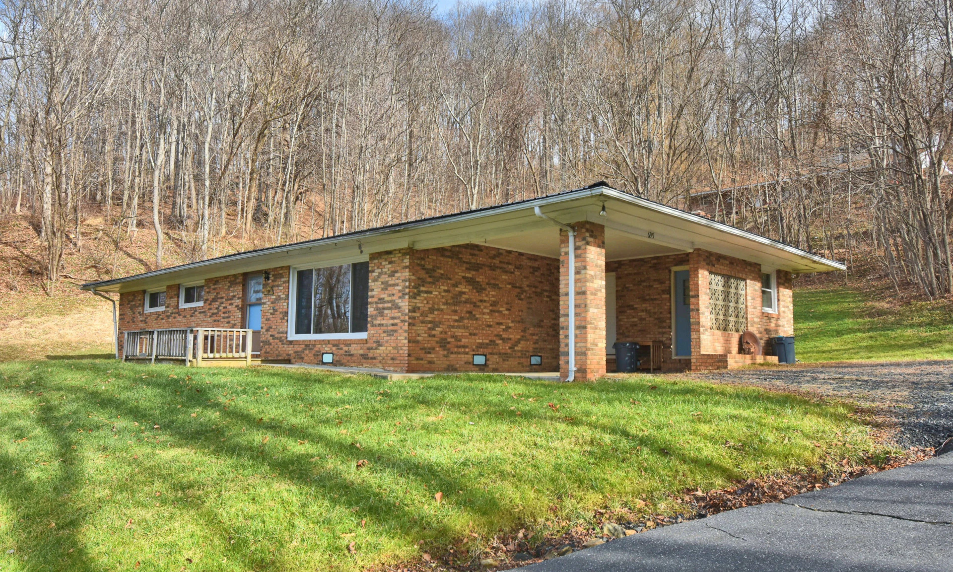 Image number 1 for the current listing