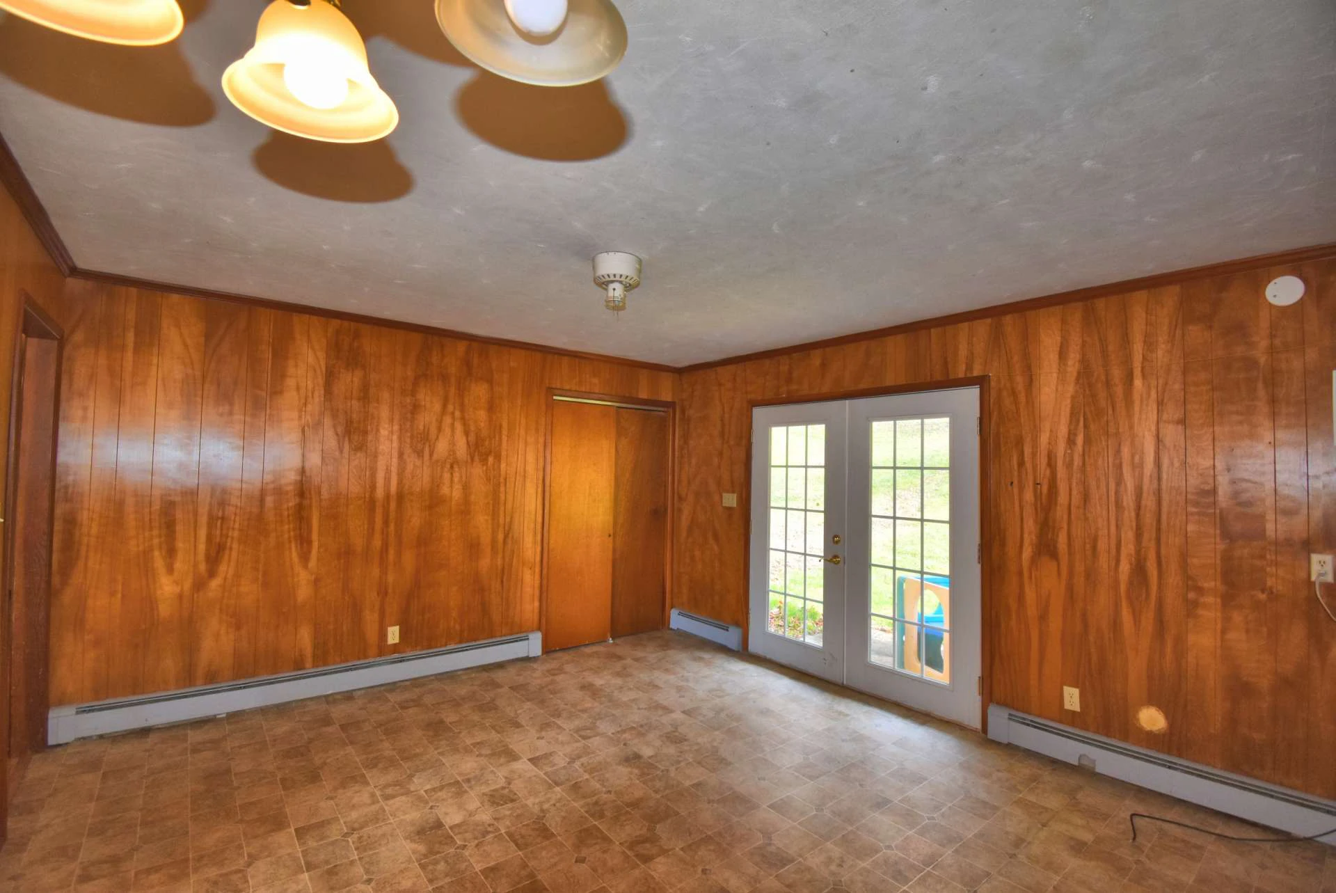 Image number 14 for the current listing