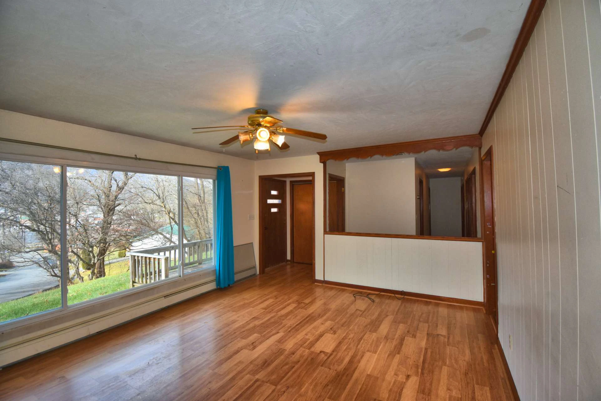 Image number 15 for the current listing