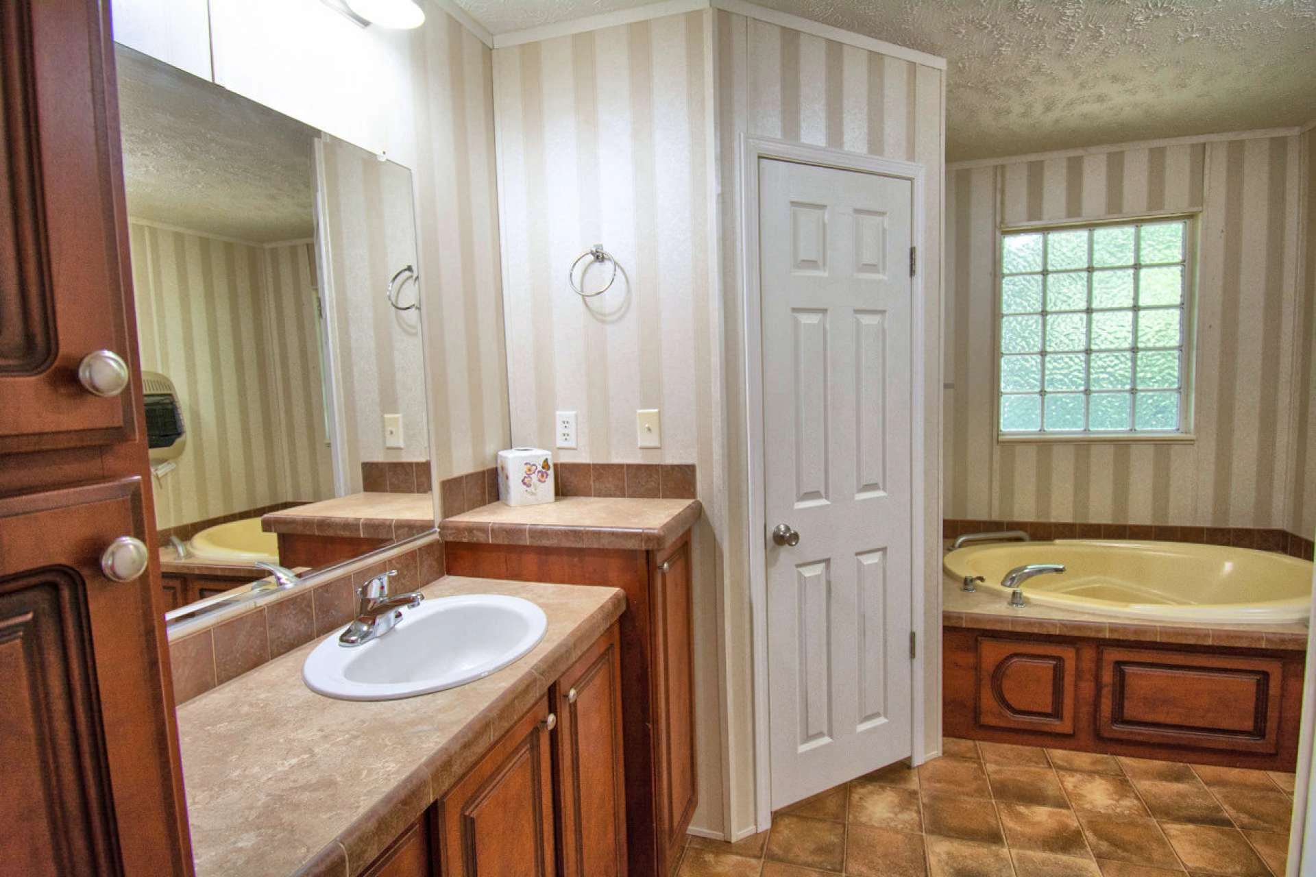 Image number 2 for the current listing