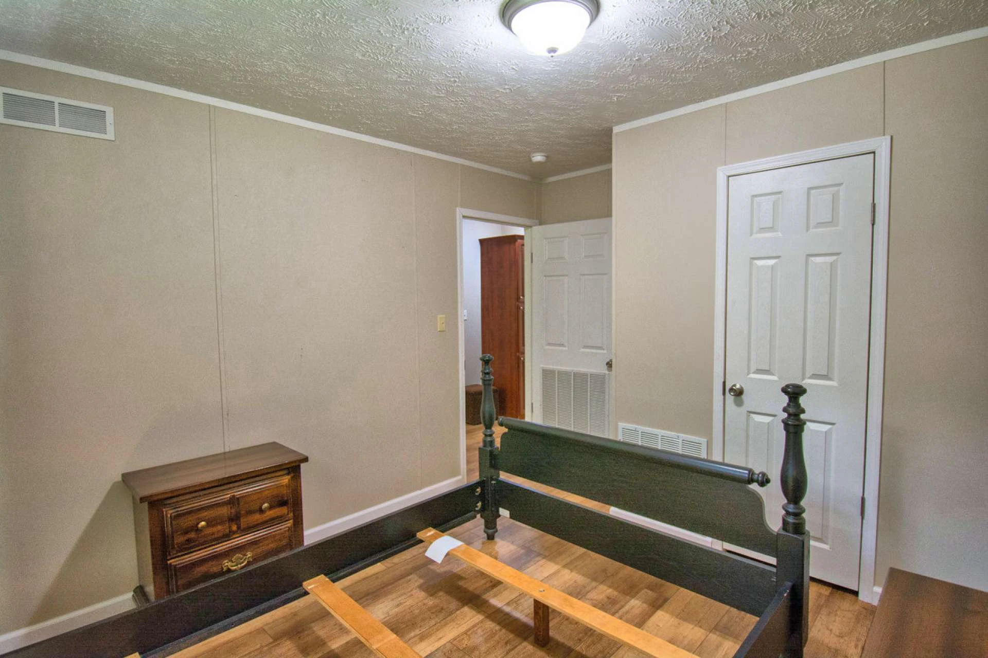 Image number 9 for the current listing