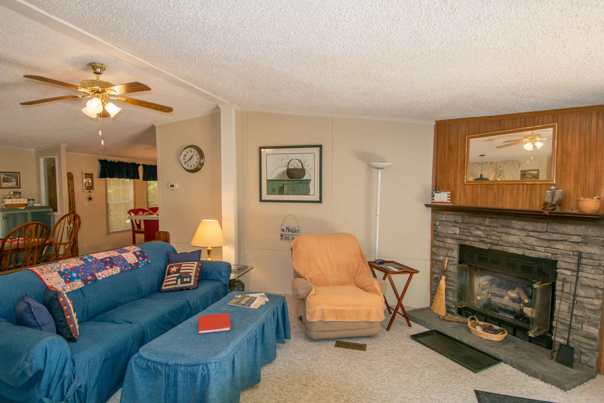 Image number 19 for the current listing