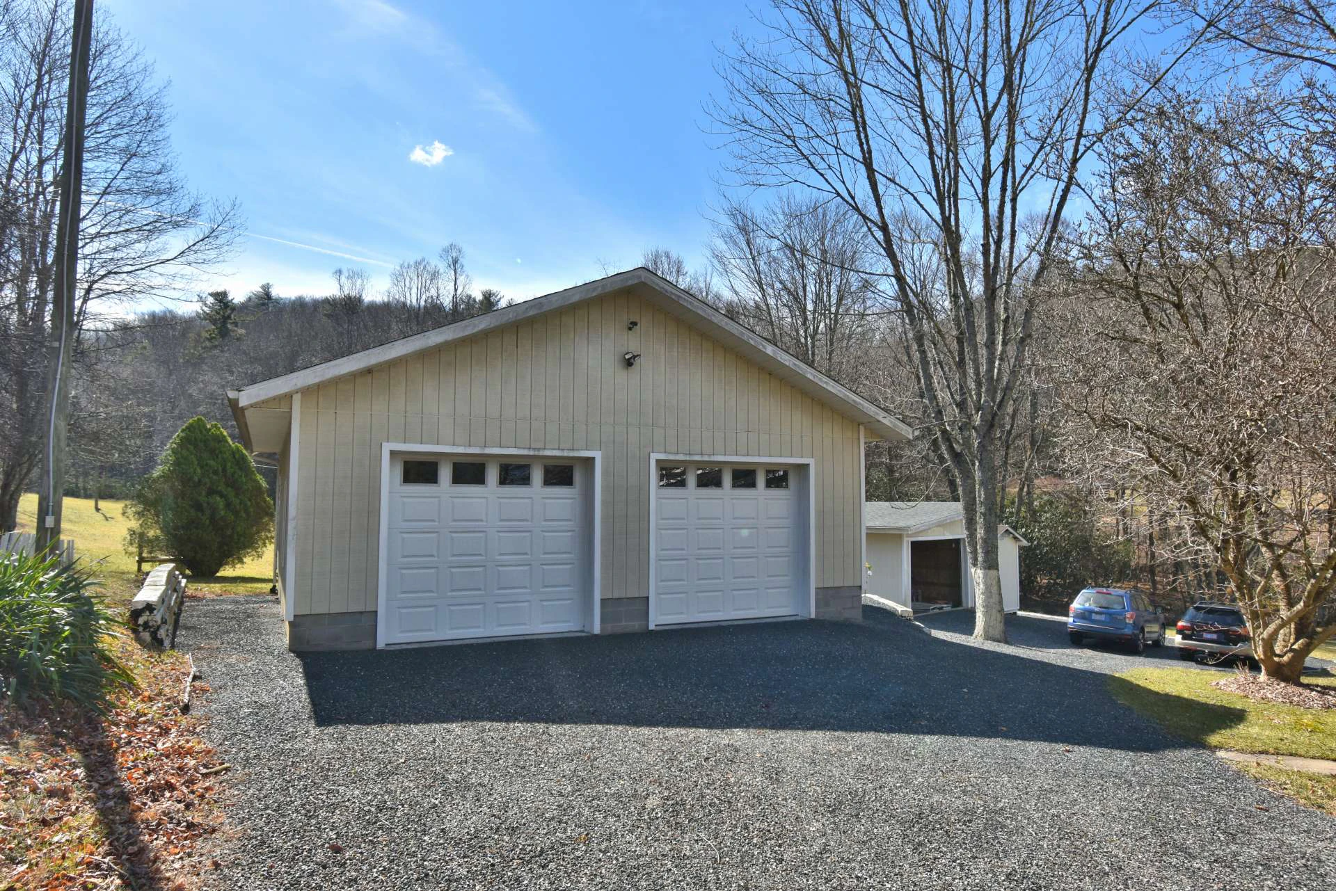 Image number 15 for the current listing