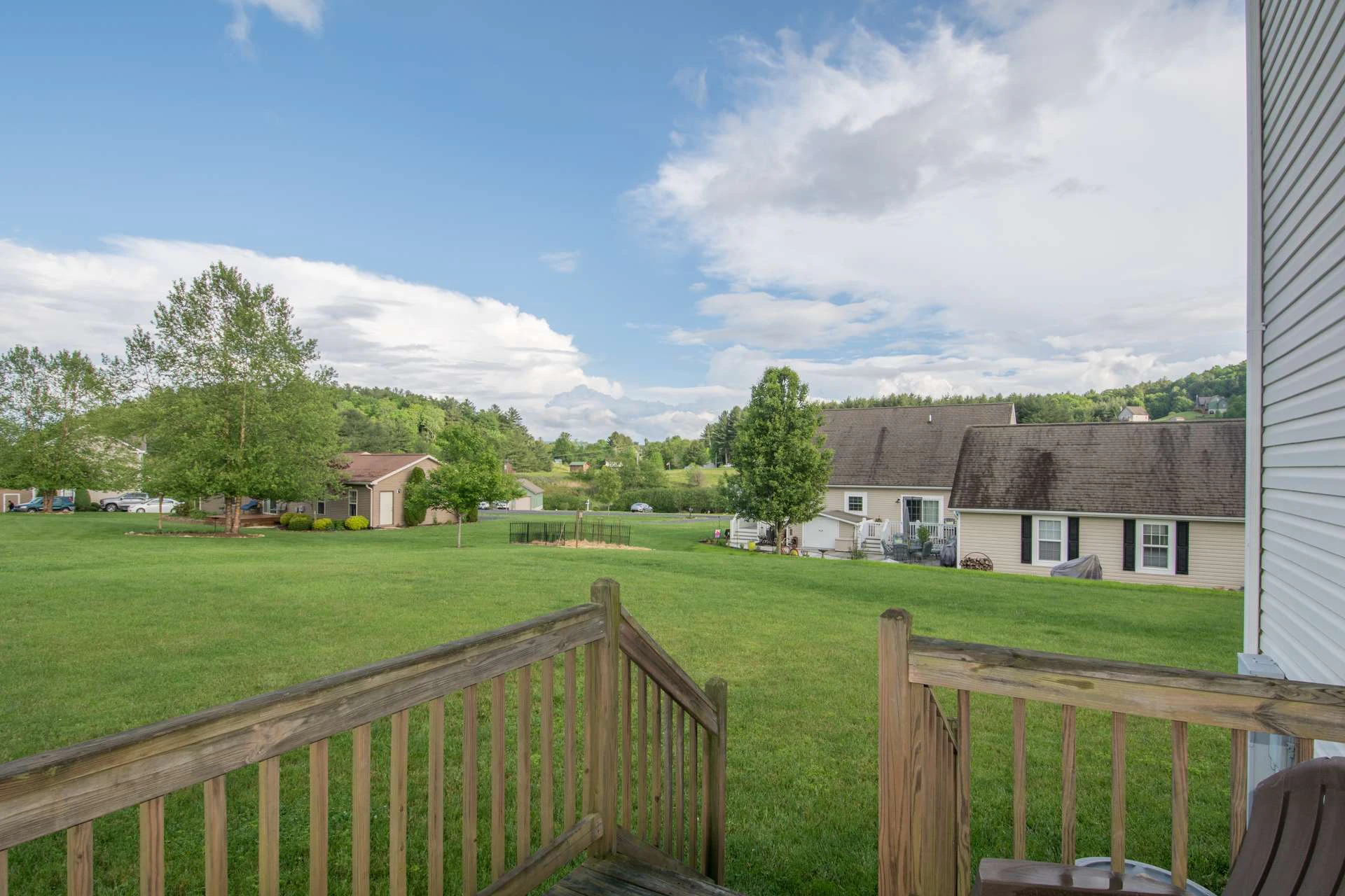 Image number 14 for the current listing